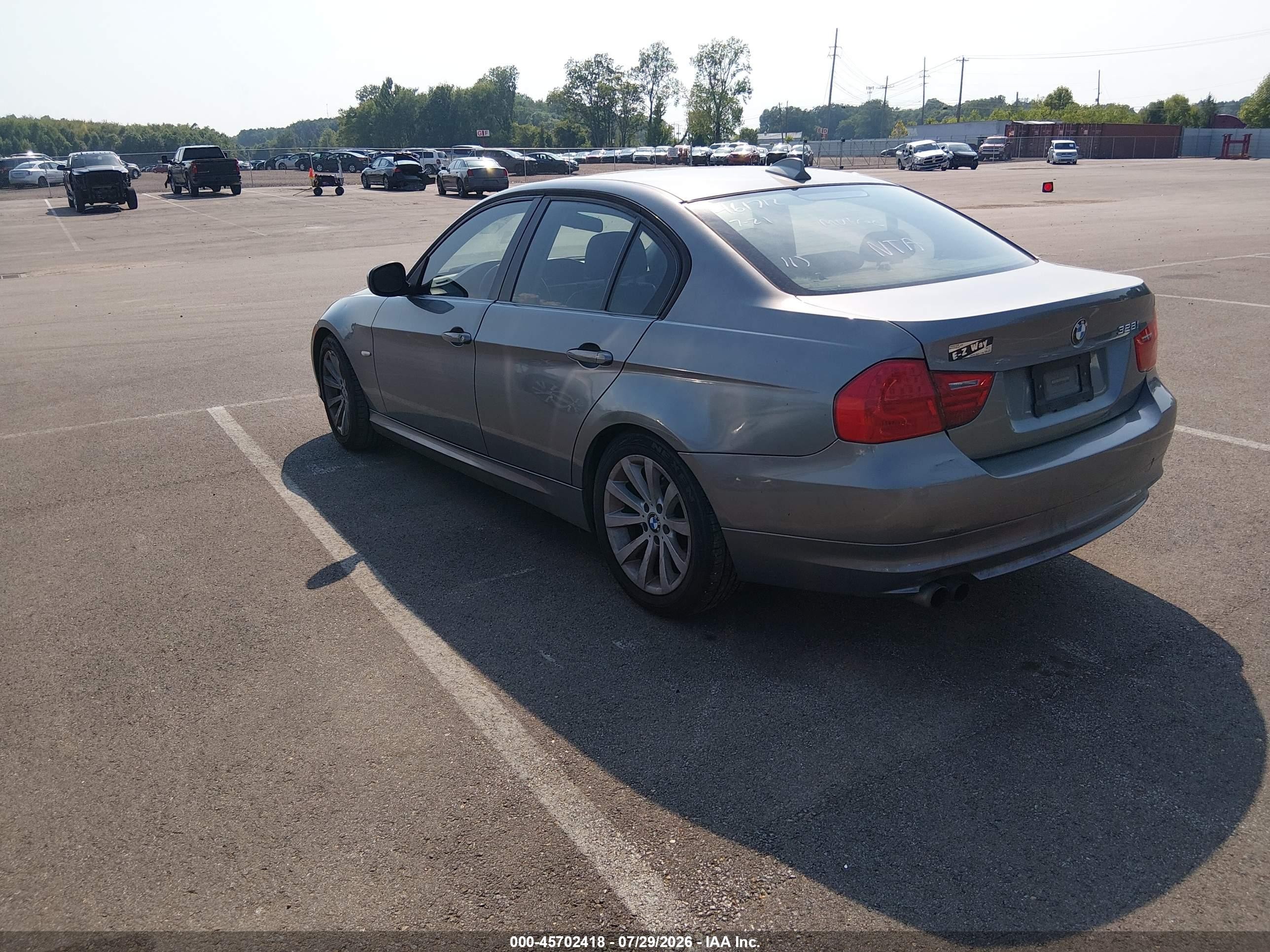 2011 Bmw 328i   Серый vin: WBAPH7C50BE461712