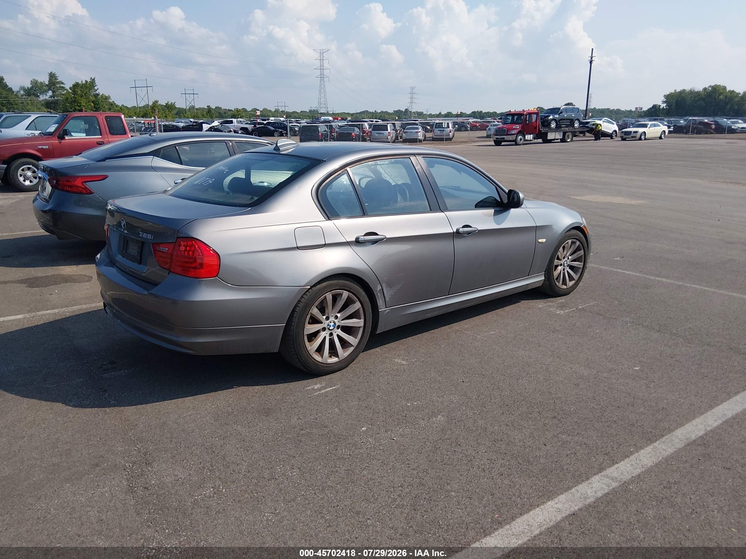 2011 Bmw 328i   Серый vin: WBAPH7C50BE461712