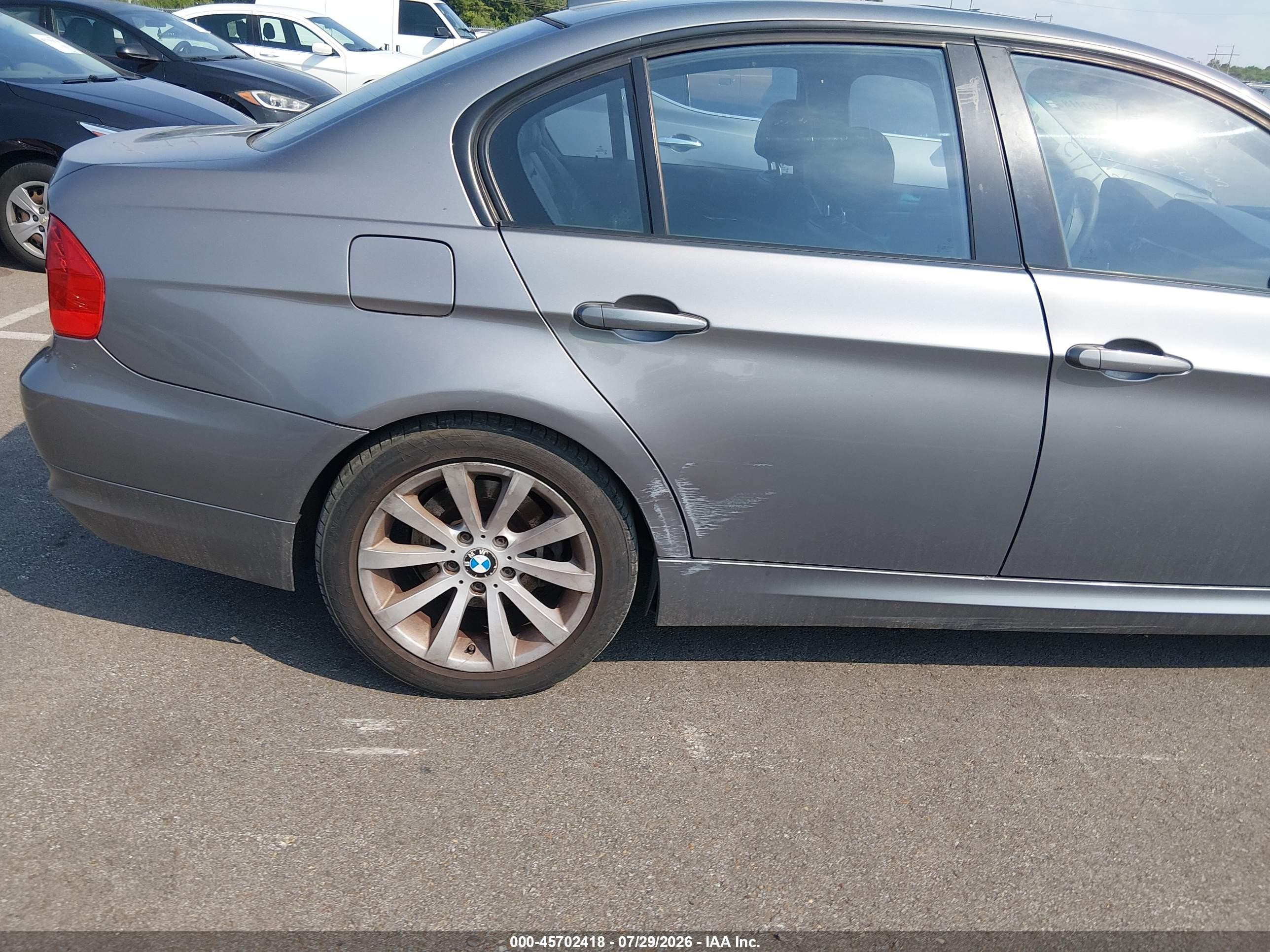 2011 Bmw 328i   Серый vin: WBAPH7C50BE461712