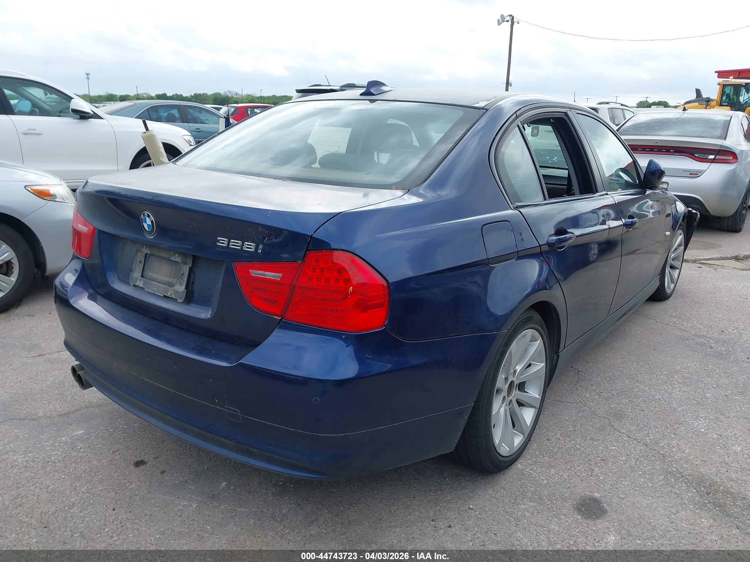 2011 Bmw 328i   Blue vin: WBAPH7C50BE679911
