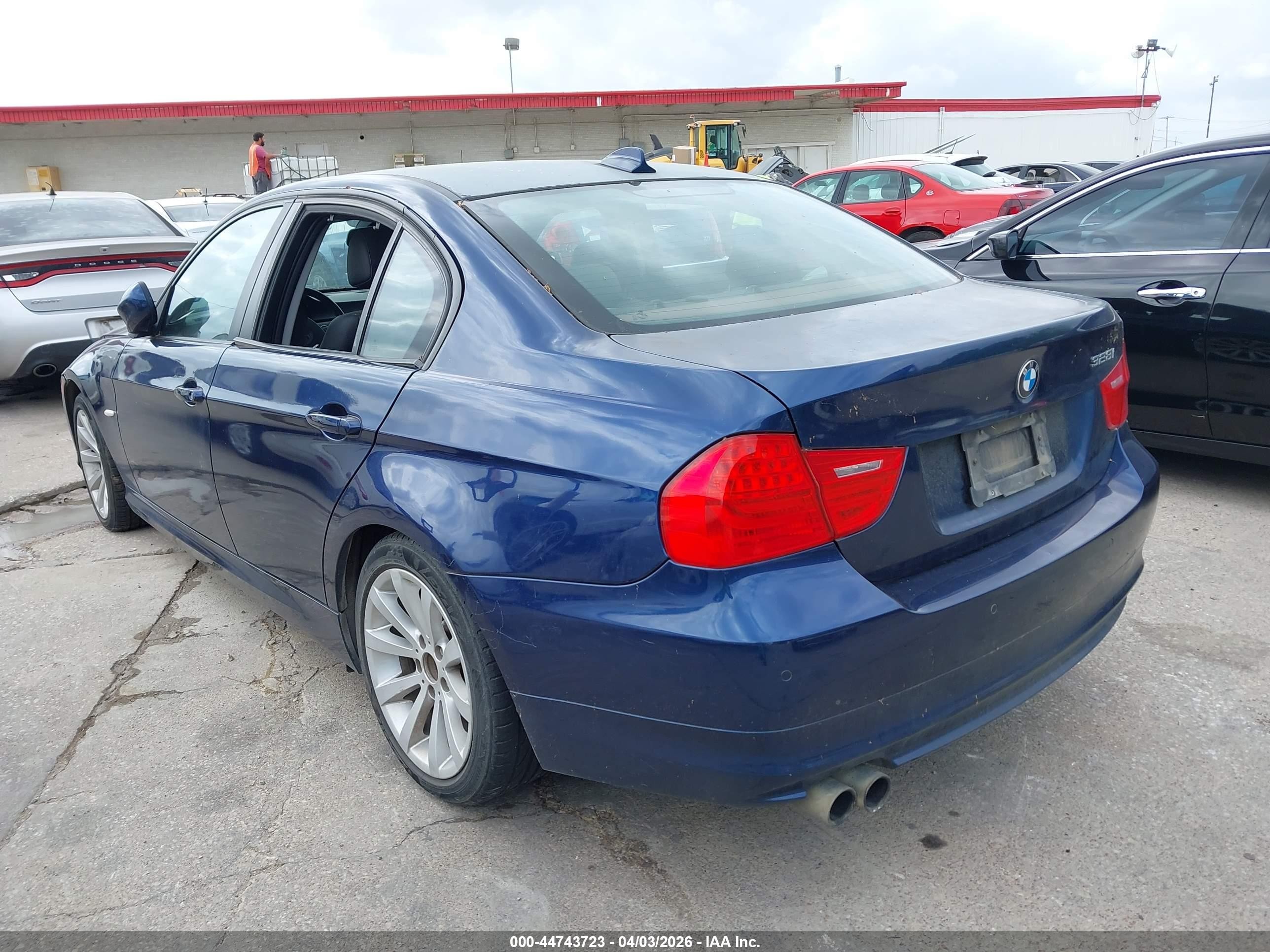 2011 Bmw 328i   Blue vin: WBAPH7C50BE679911