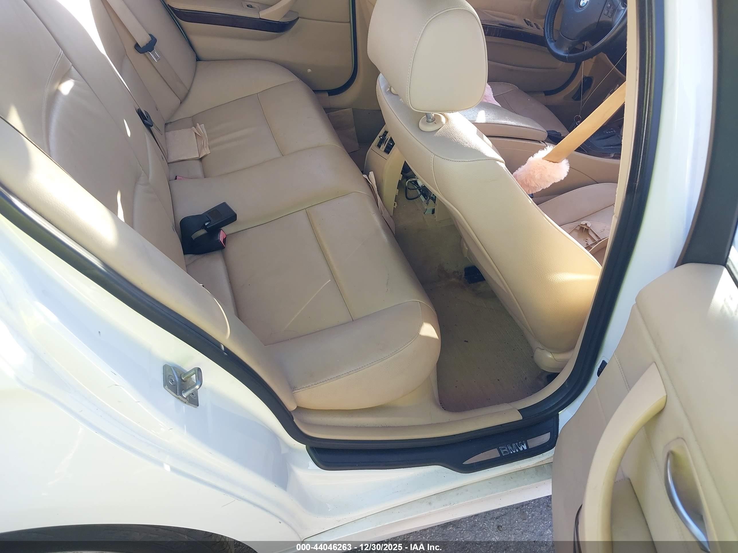 2011 Bmw 328i   White vin: WBAPH7C51BE675009