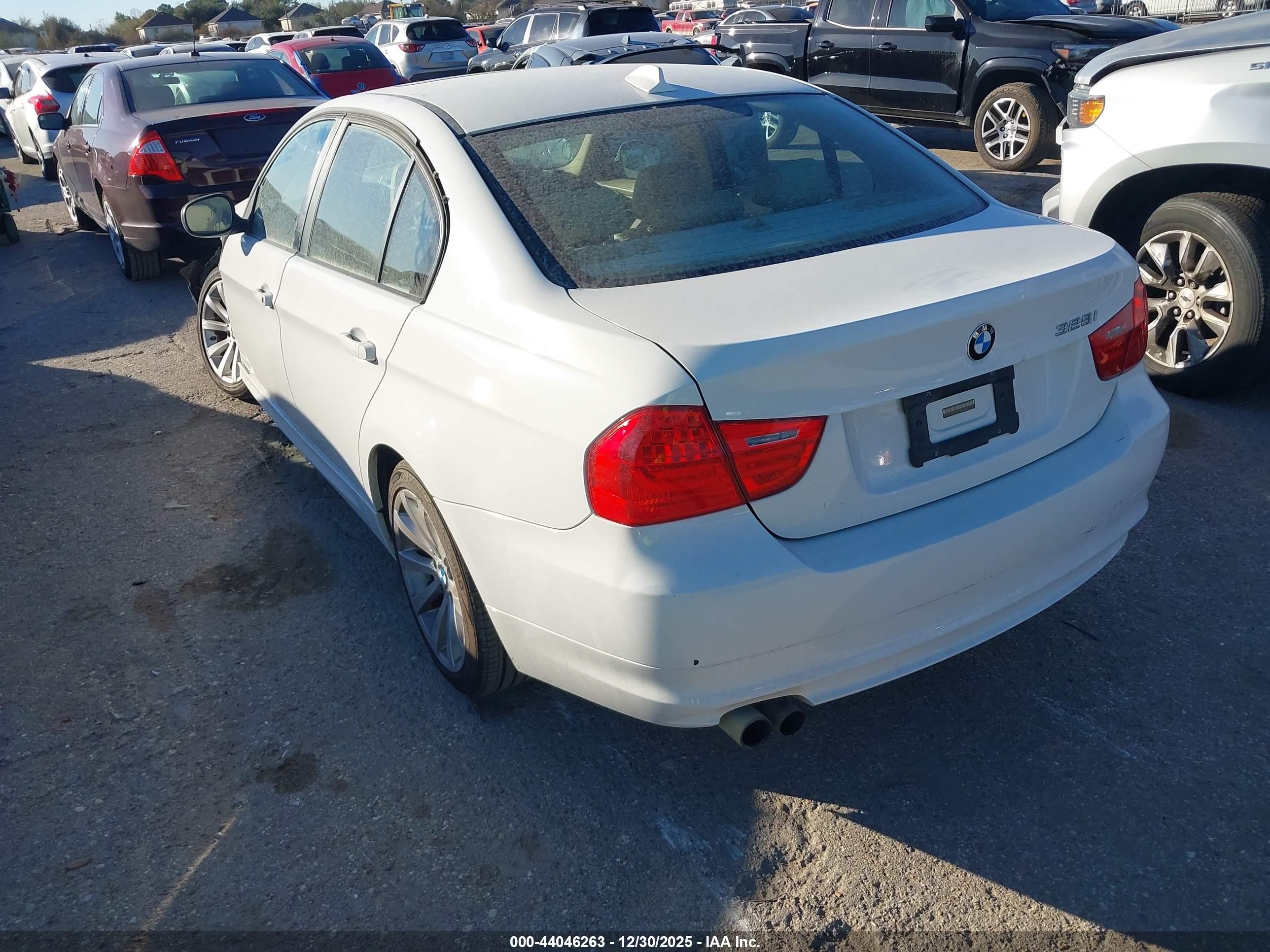 2011 Bmw 328i   White vin: WBAPH7C51BE675009