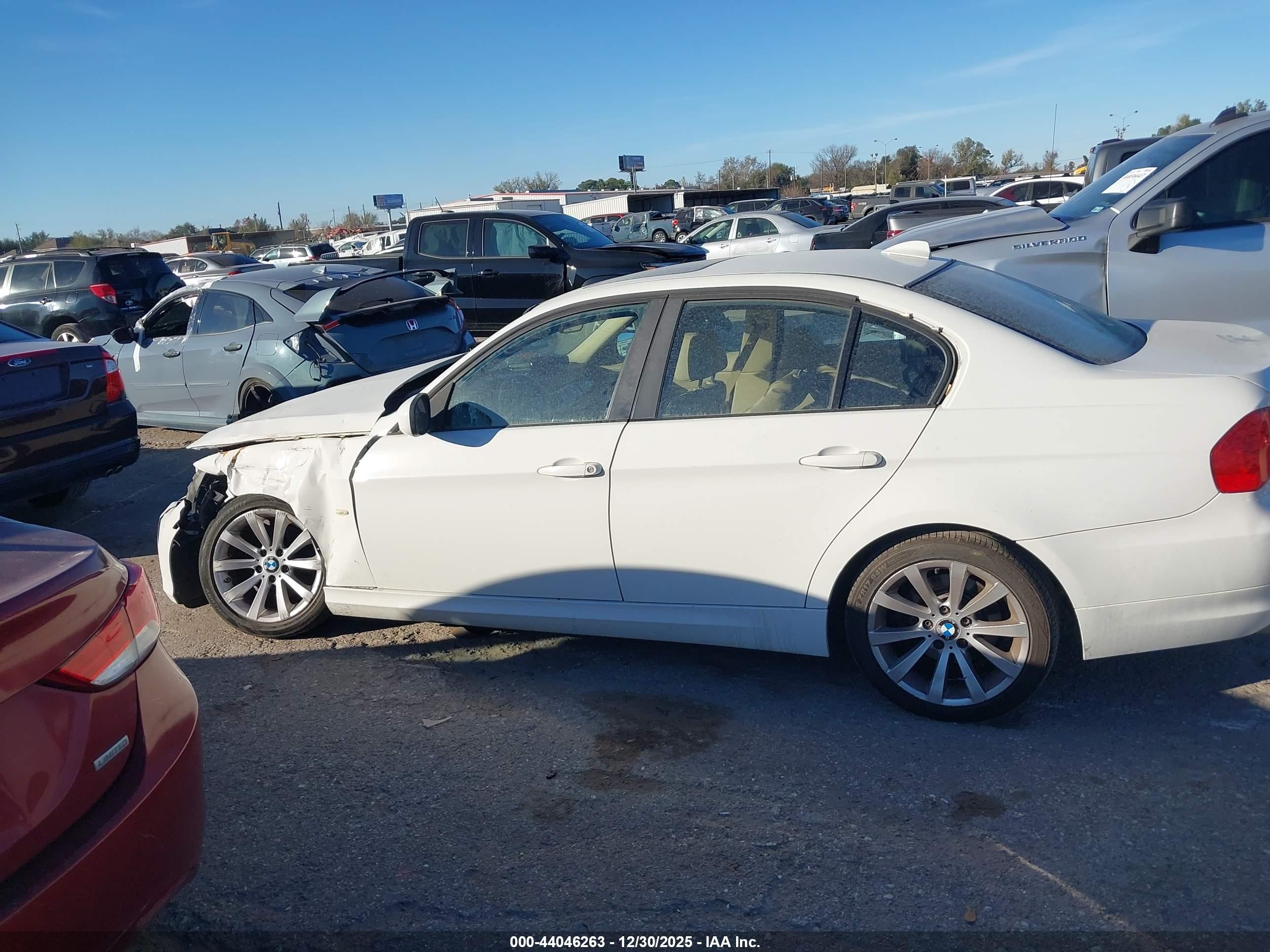 2011 Bmw 328i   White vin: WBAPH7C51BE675009
