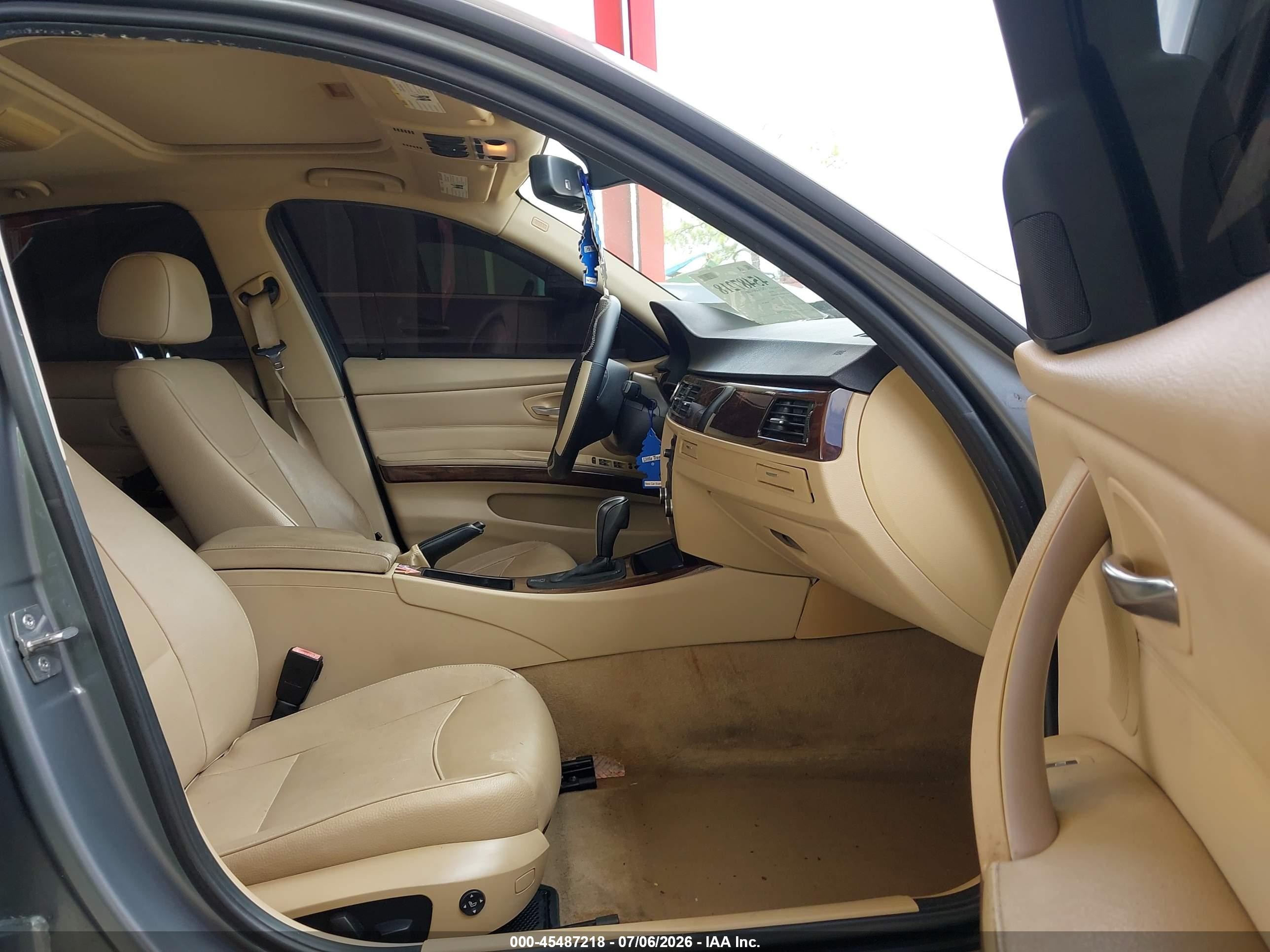 2011 Bmw 328i   Silver vin: WBAPH7C52BE680381