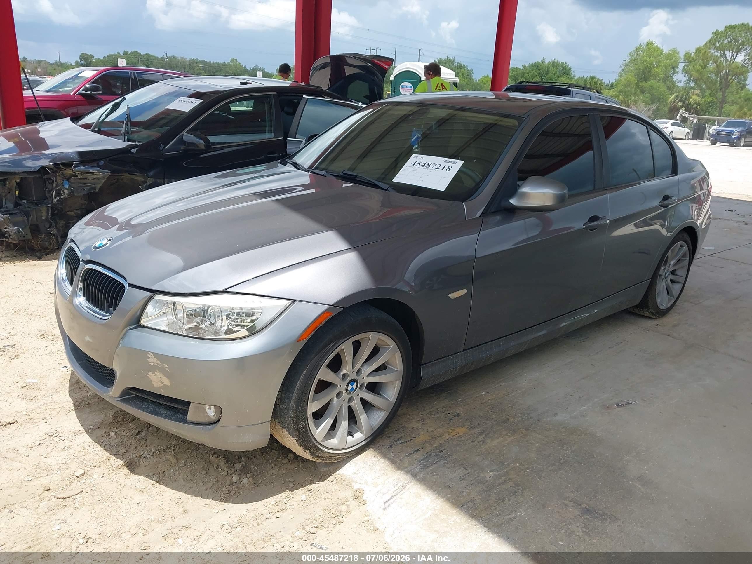 2011 Bmw 328i   Silver vin: WBAPH7C52BE680381
