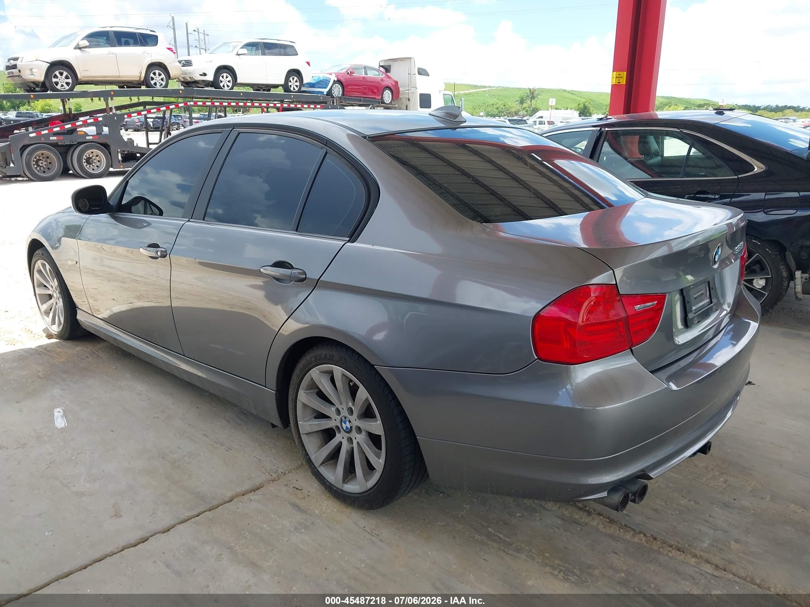 2011 Bmw 328i   Silver vin: WBAPH7C52BE680381