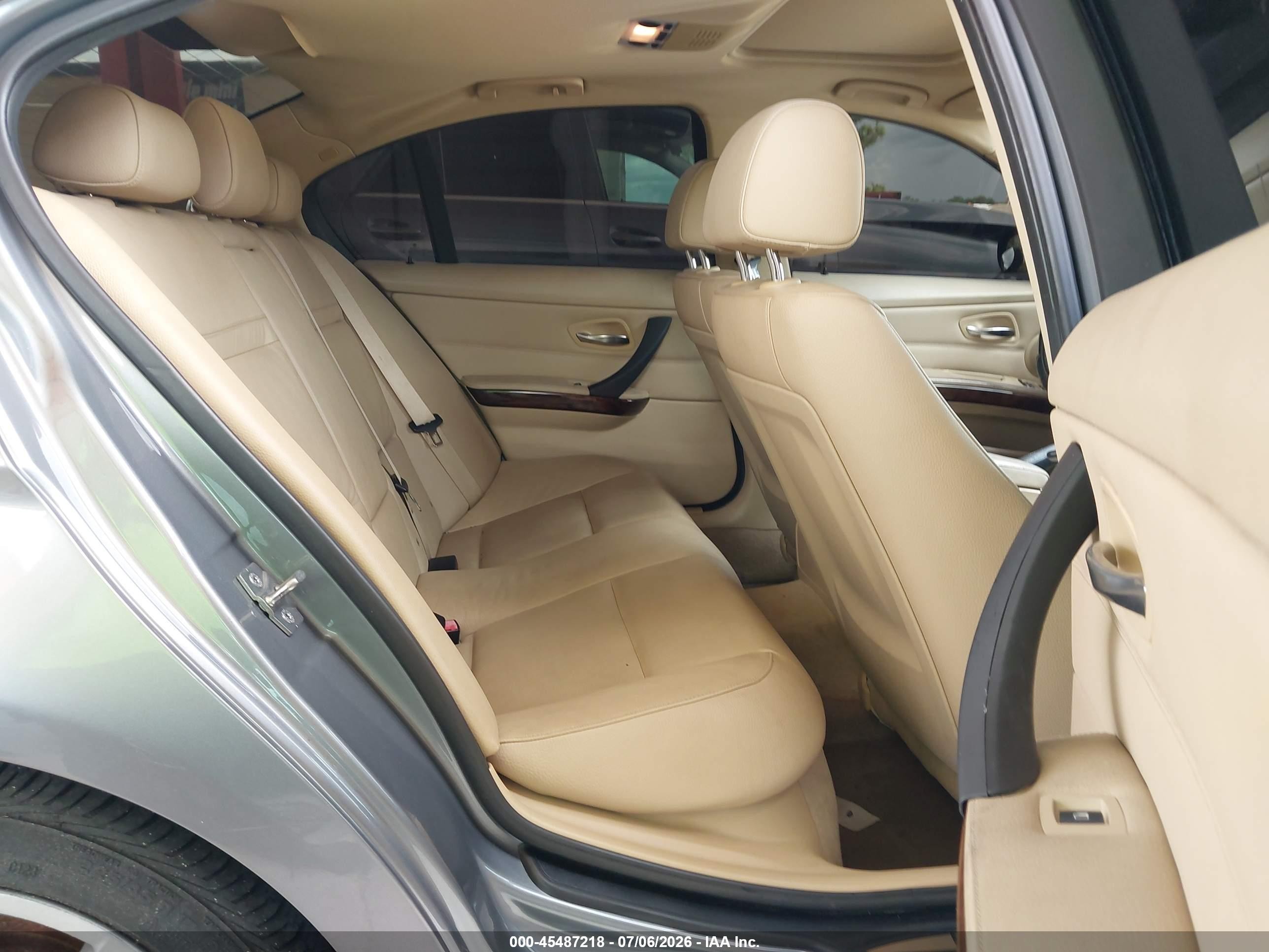 2011 Bmw 328i   Silver vin: WBAPH7C52BE680381