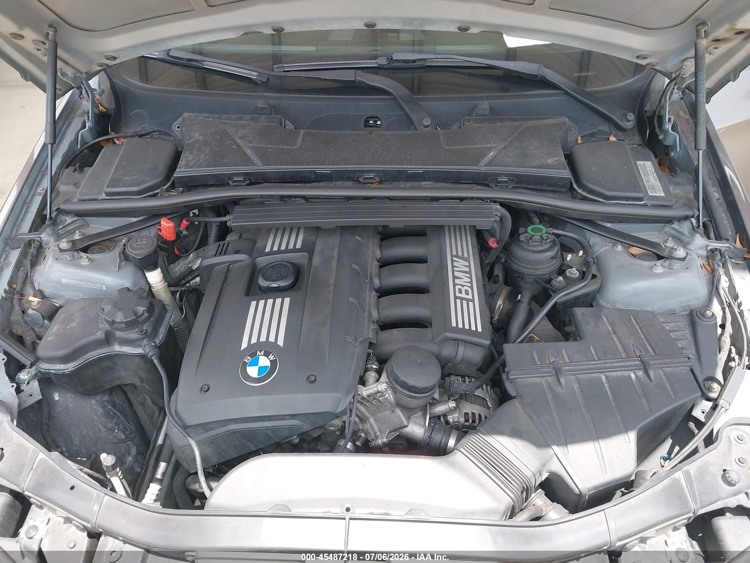 2011 Bmw 328i   Silver vin: WBAPH7C52BE680381