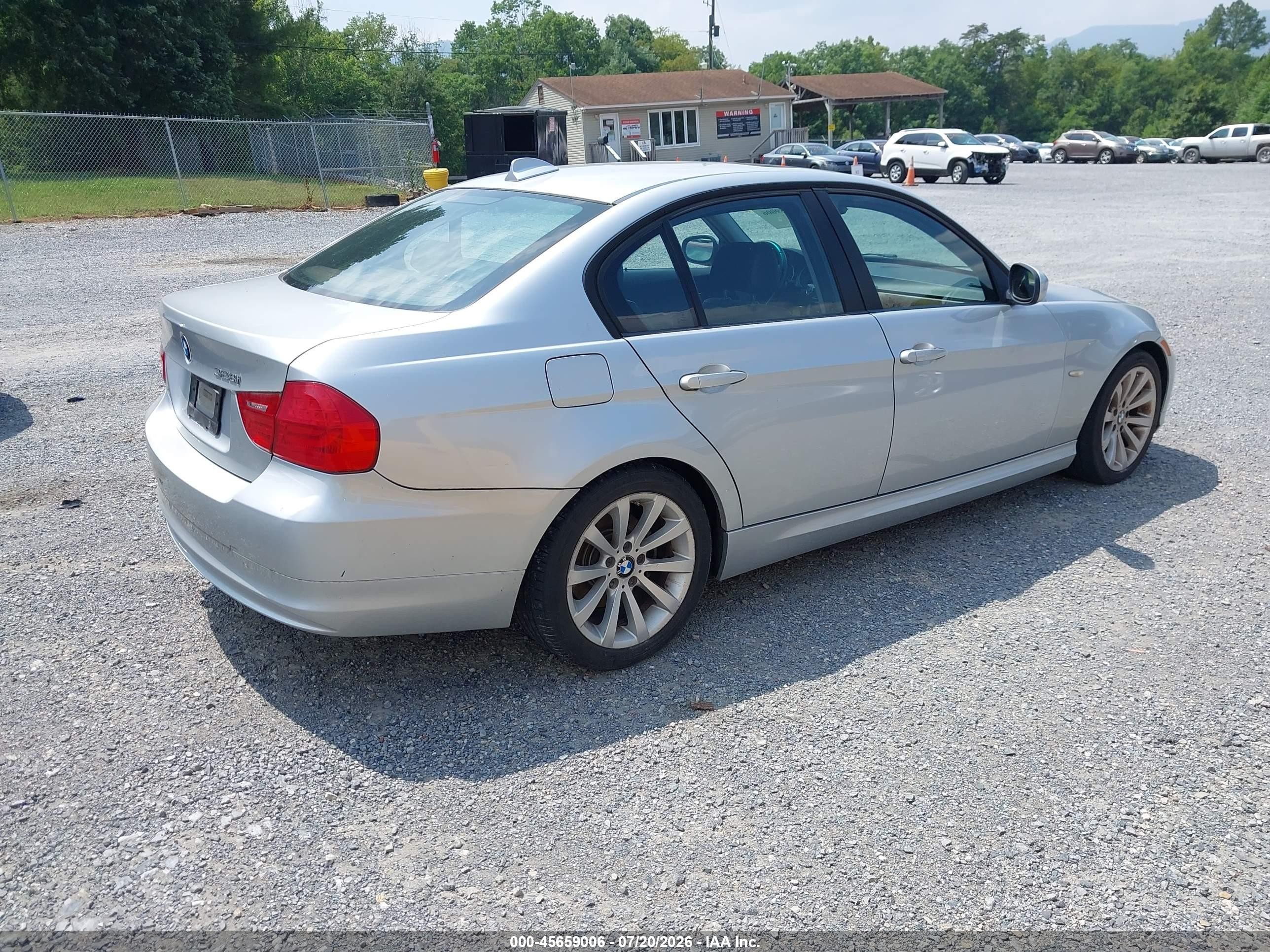 2011 Bmw 328i   Silver vin: WBAPH7C54BE460790
