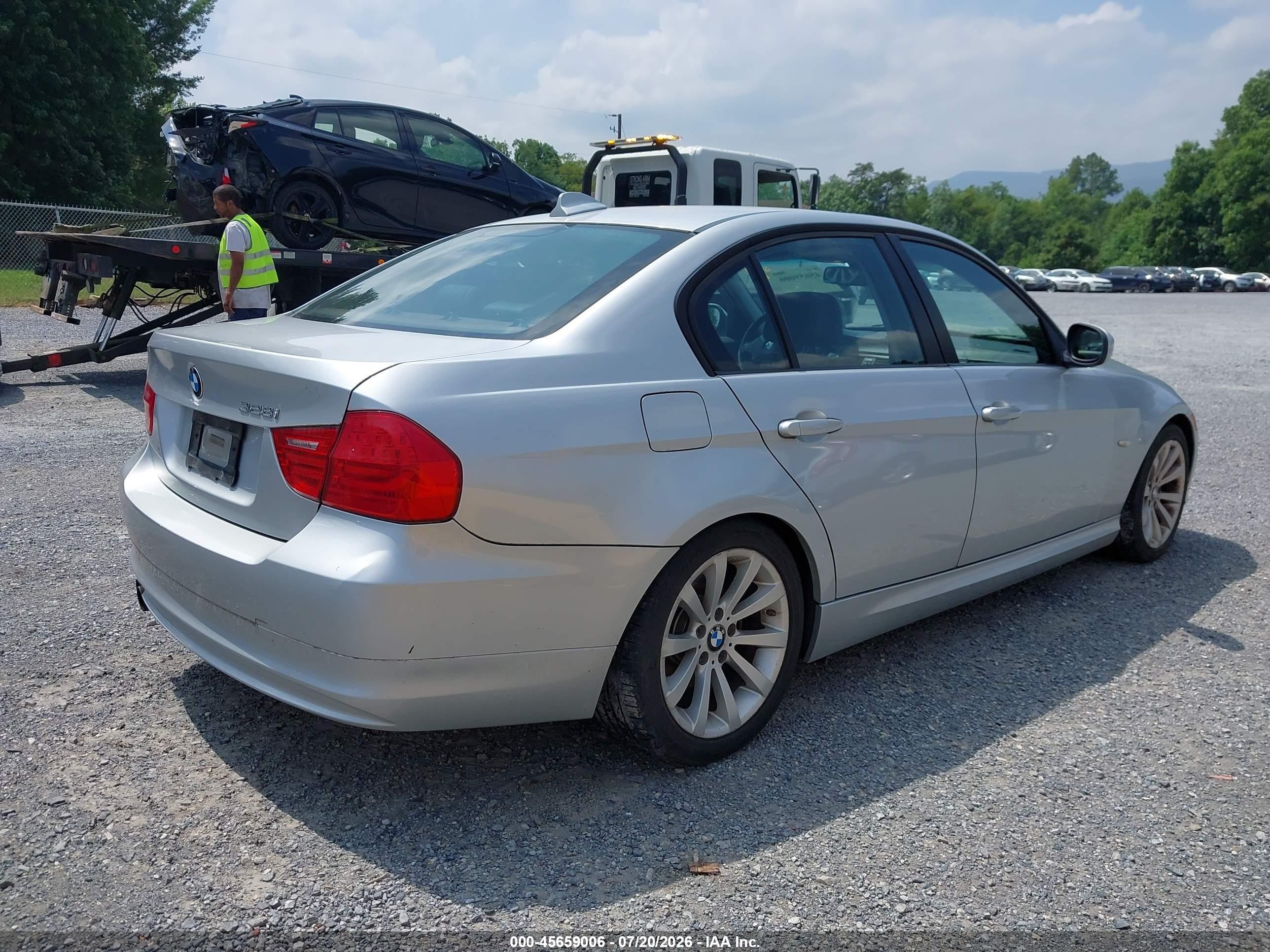 2011 Bmw 328i   Silver vin: WBAPH7C54BE460790