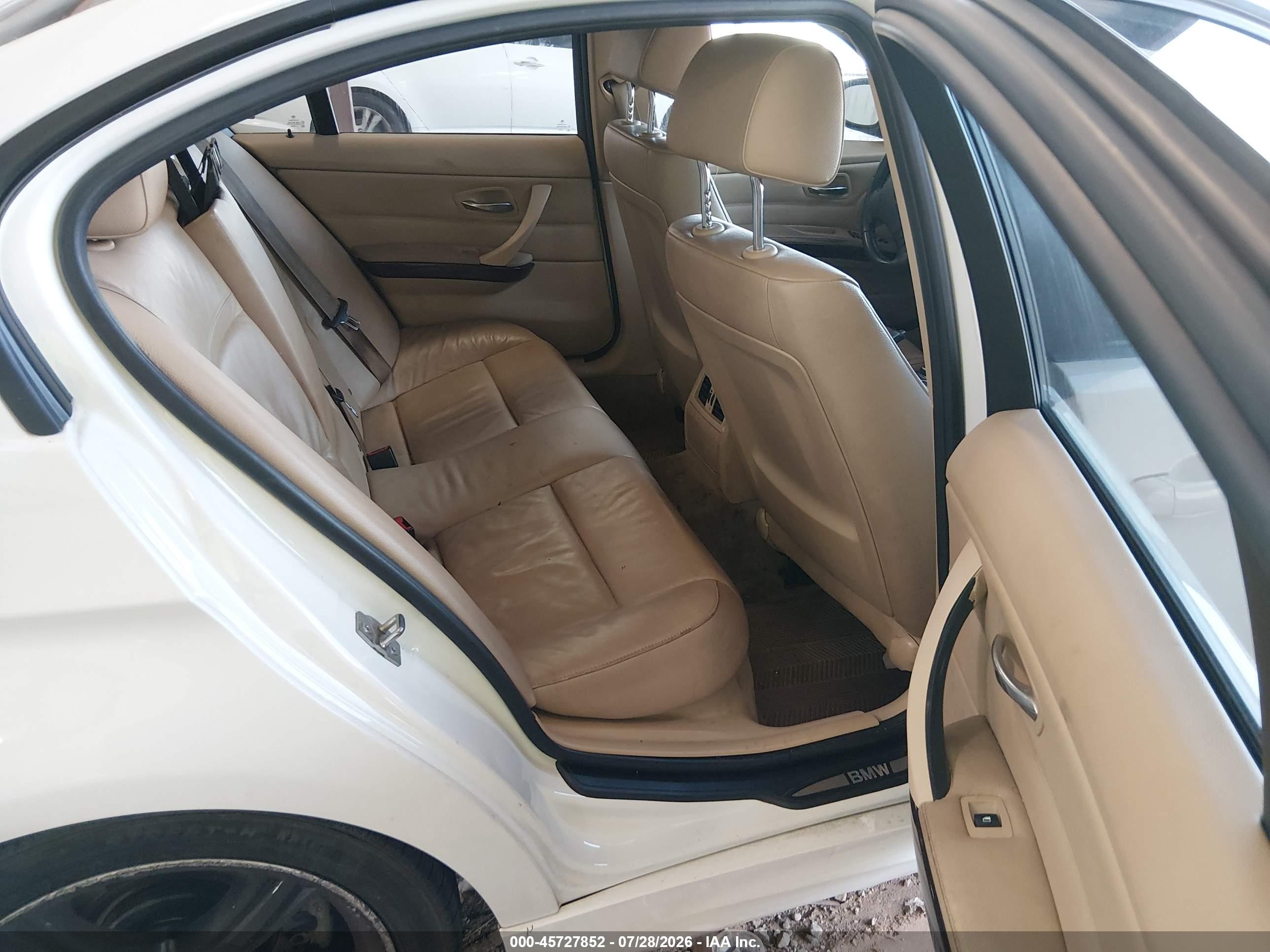 2011 Bmw 328i   Белый vin: WBAPH7C55BE851737