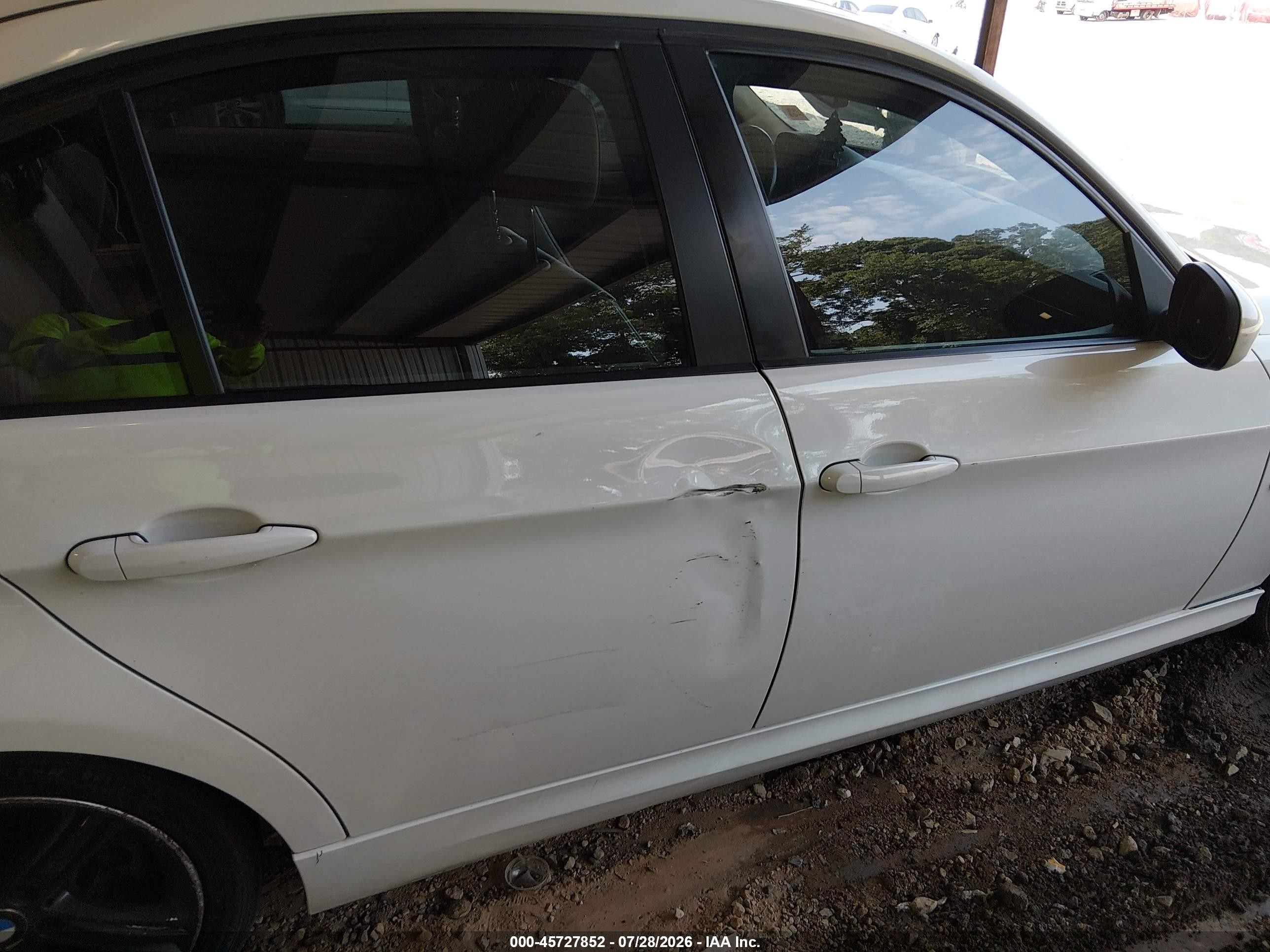 2011 Bmw 328i   Белый vin: WBAPH7C55BE851737