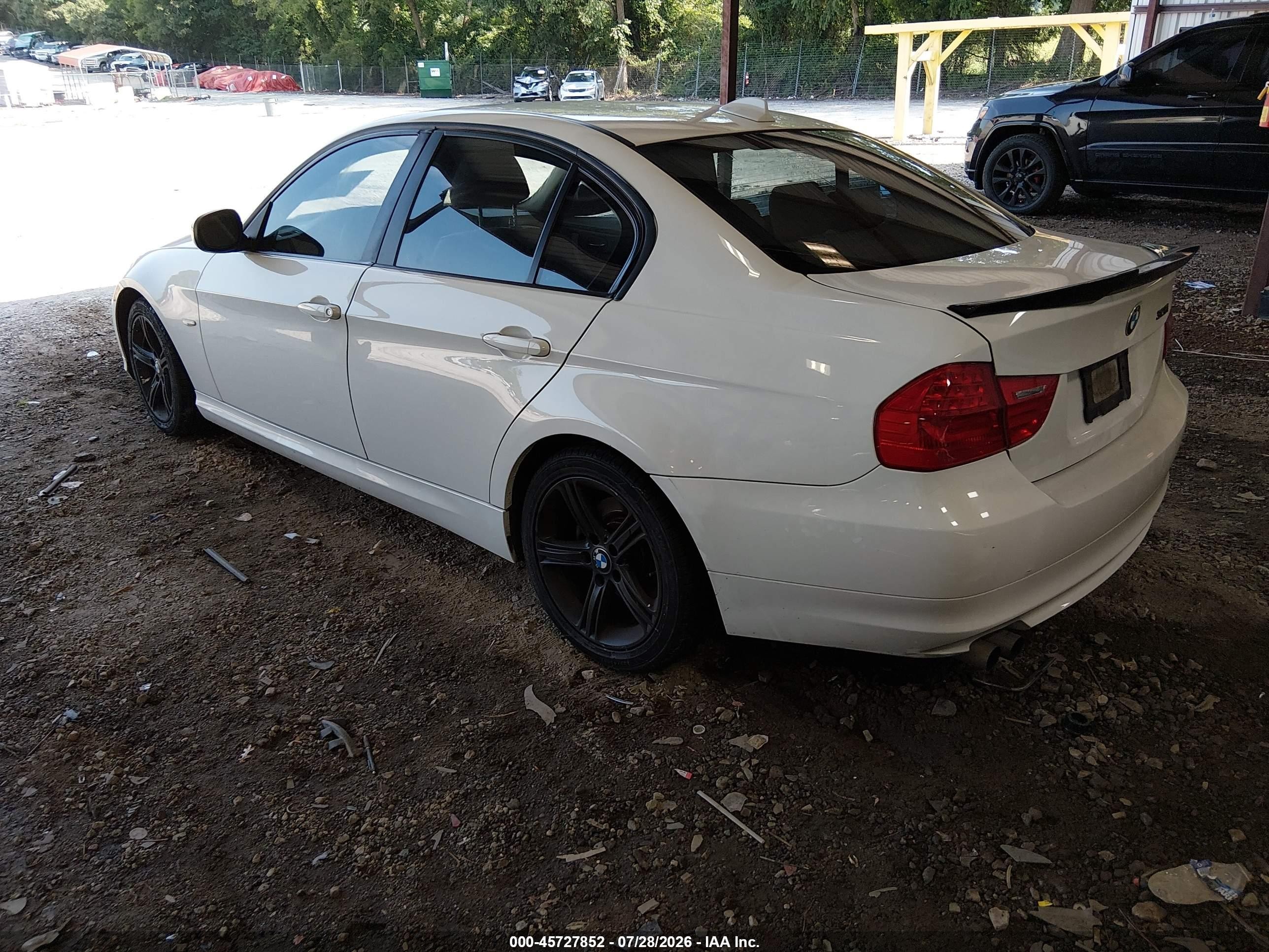 2011 Bmw 328i   Белый vin: WBAPH7C55BE851737
