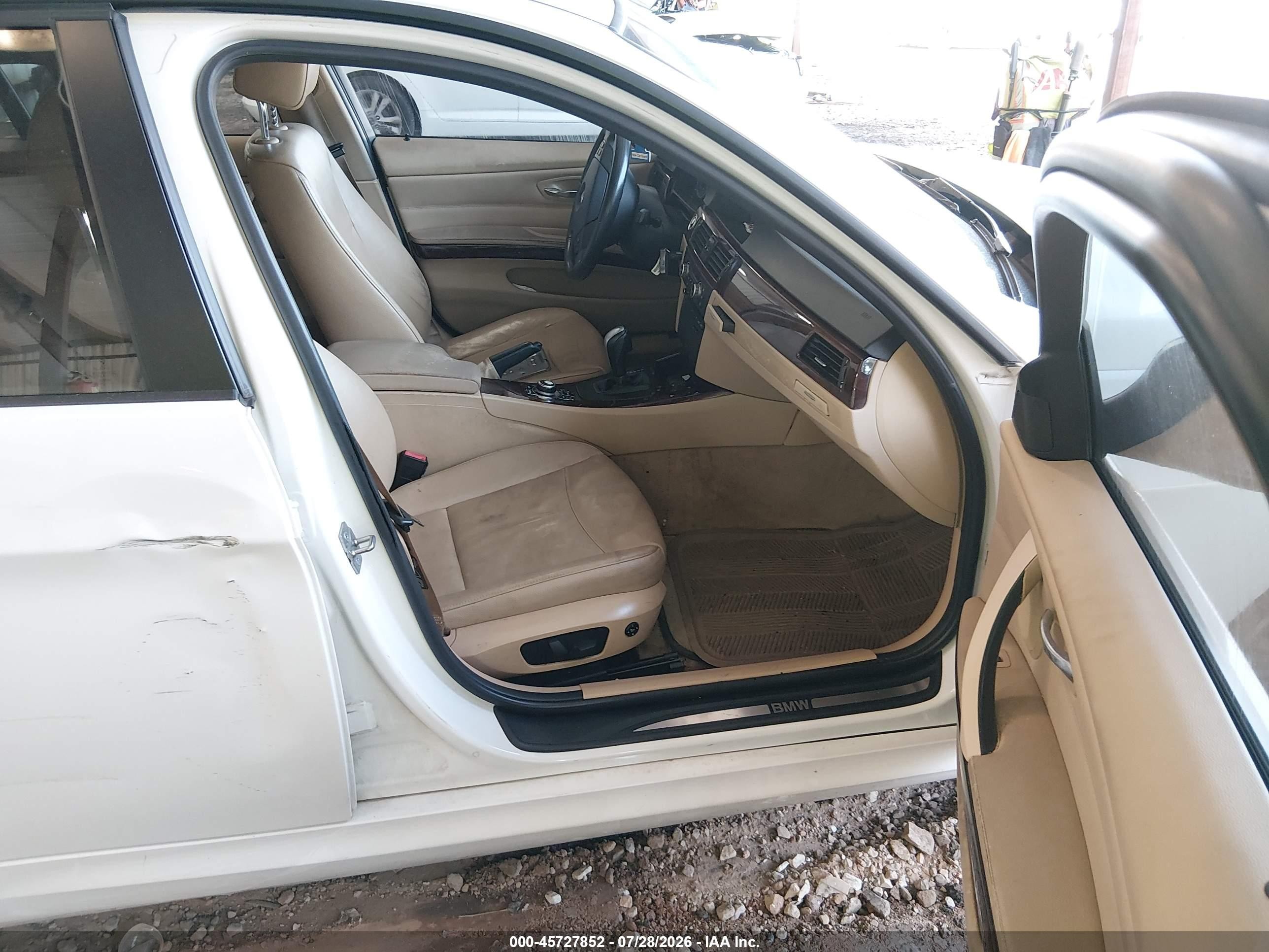 2011 Bmw 328i   Белый vin: WBAPH7C55BE851737