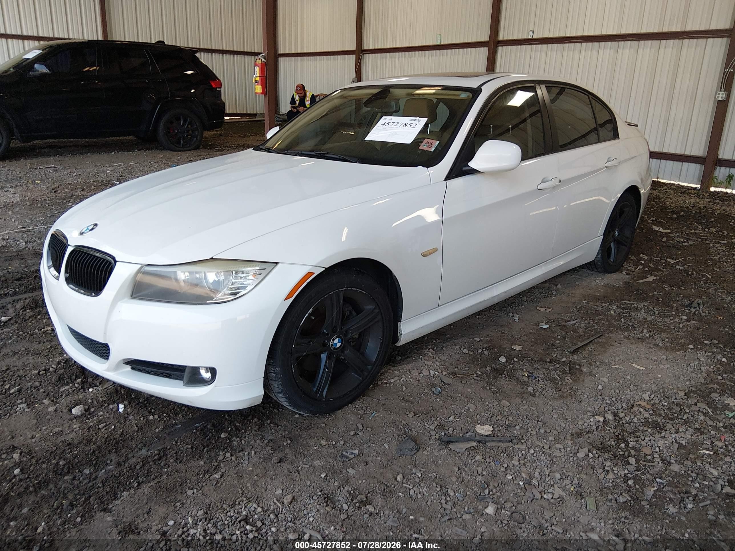 2011 Bmw 328i   Белый vin: WBAPH7C55BE851737