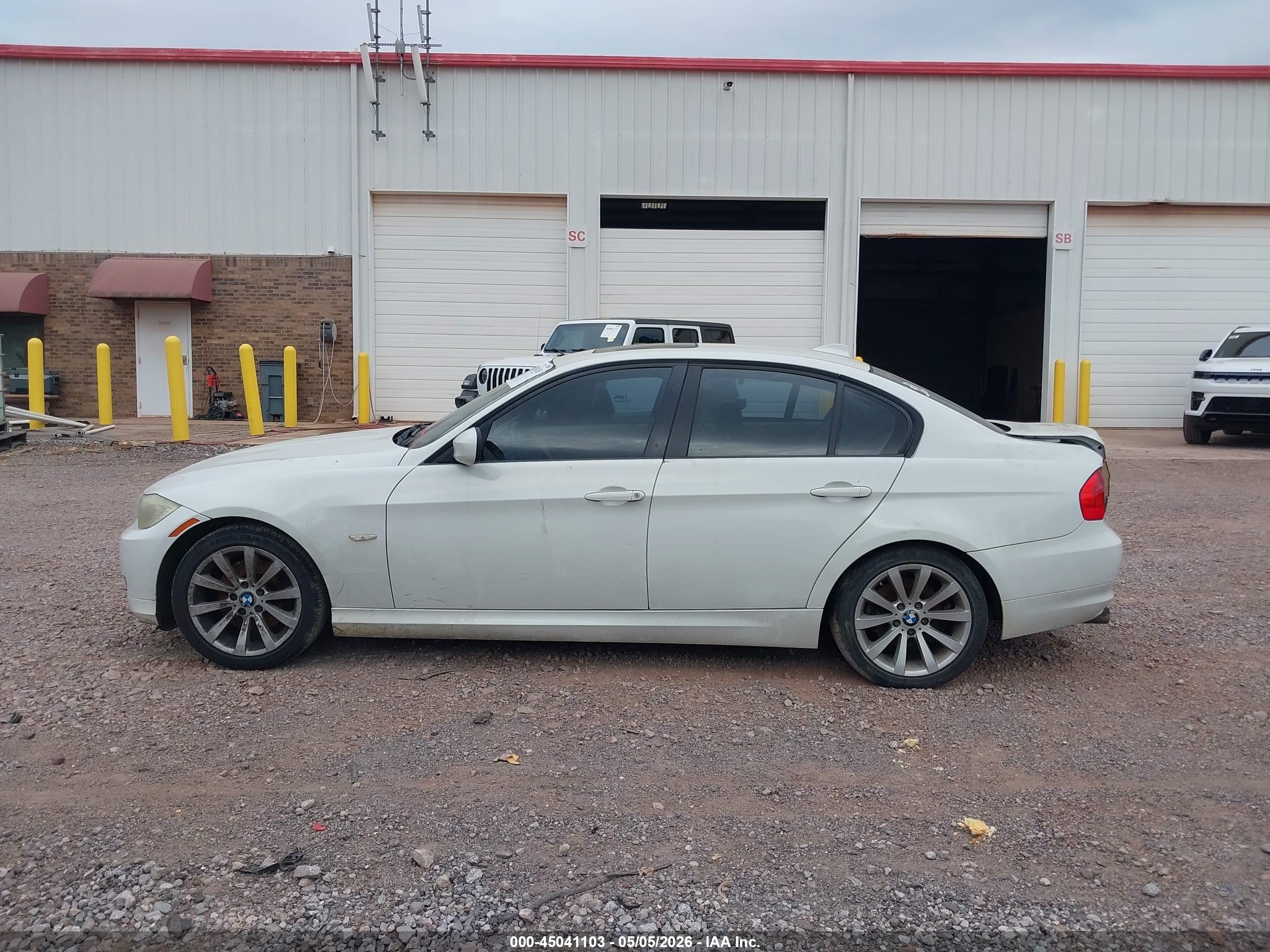 2011 Bmw 328i   White vin: WBAPH7C56BE850239