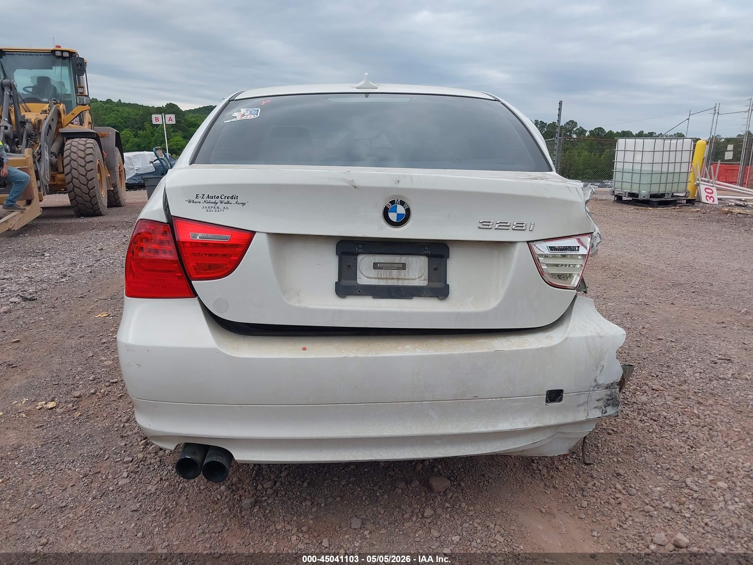 2011 Bmw 328i   White vin: WBAPH7C56BE850239