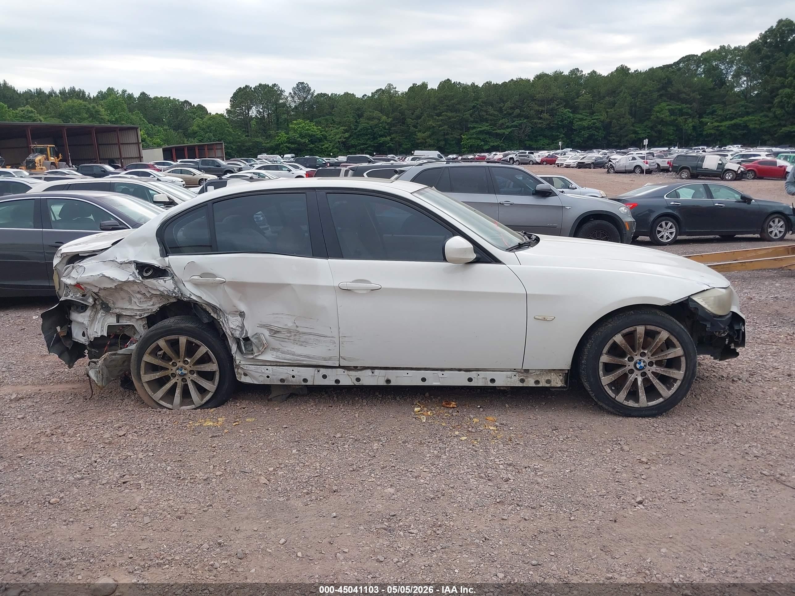 2011 Bmw 328i   White vin: WBAPH7C56BE850239