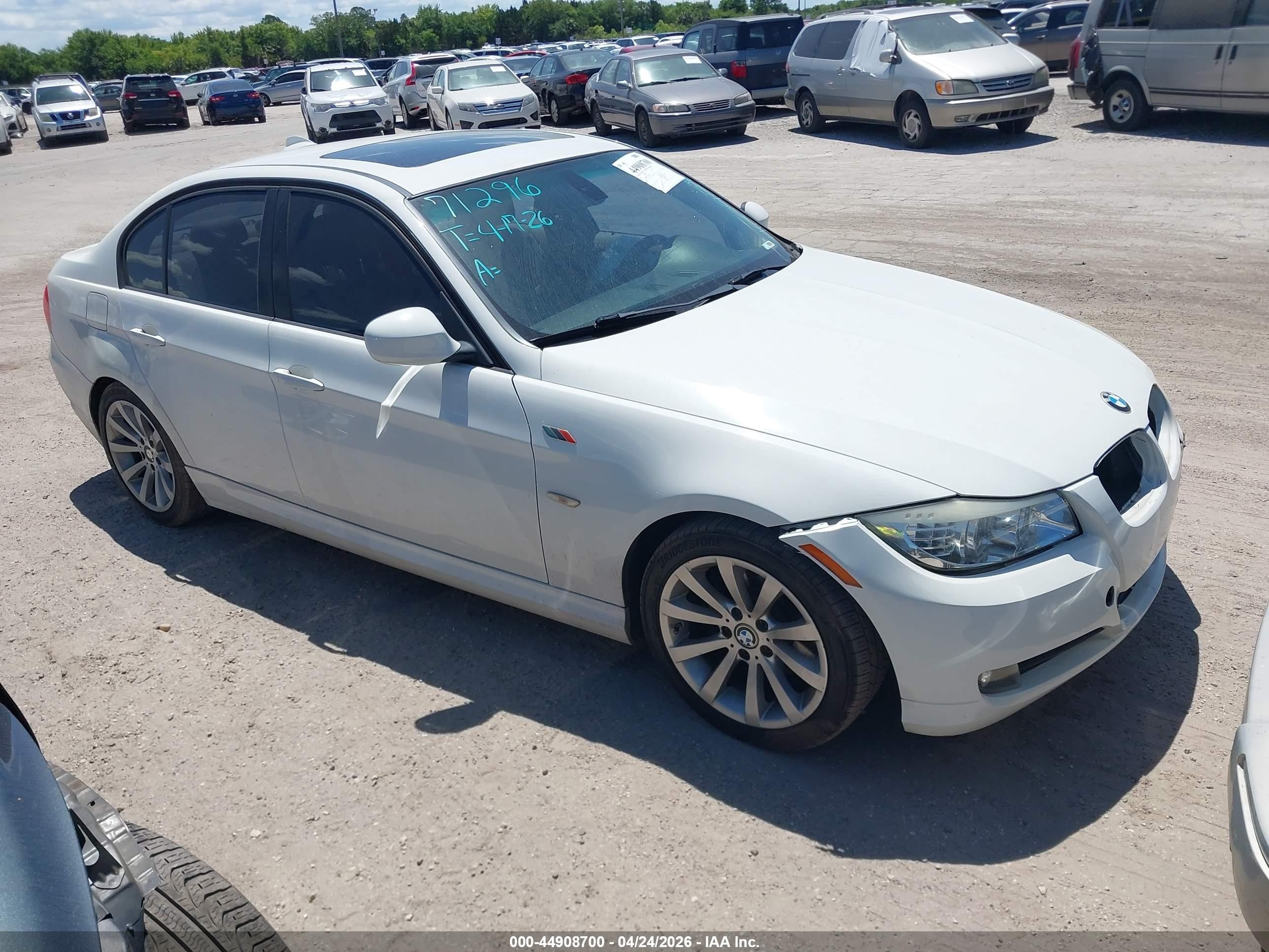 2011 Bmw 328i   White vin: WBAPH7C57BE460928