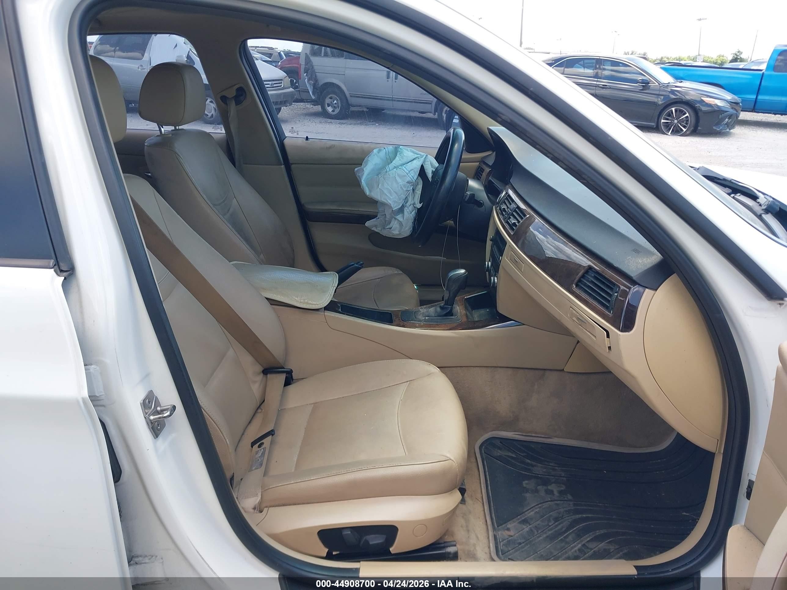 2011 Bmw 328i   White vin: WBAPH7C57BE460928