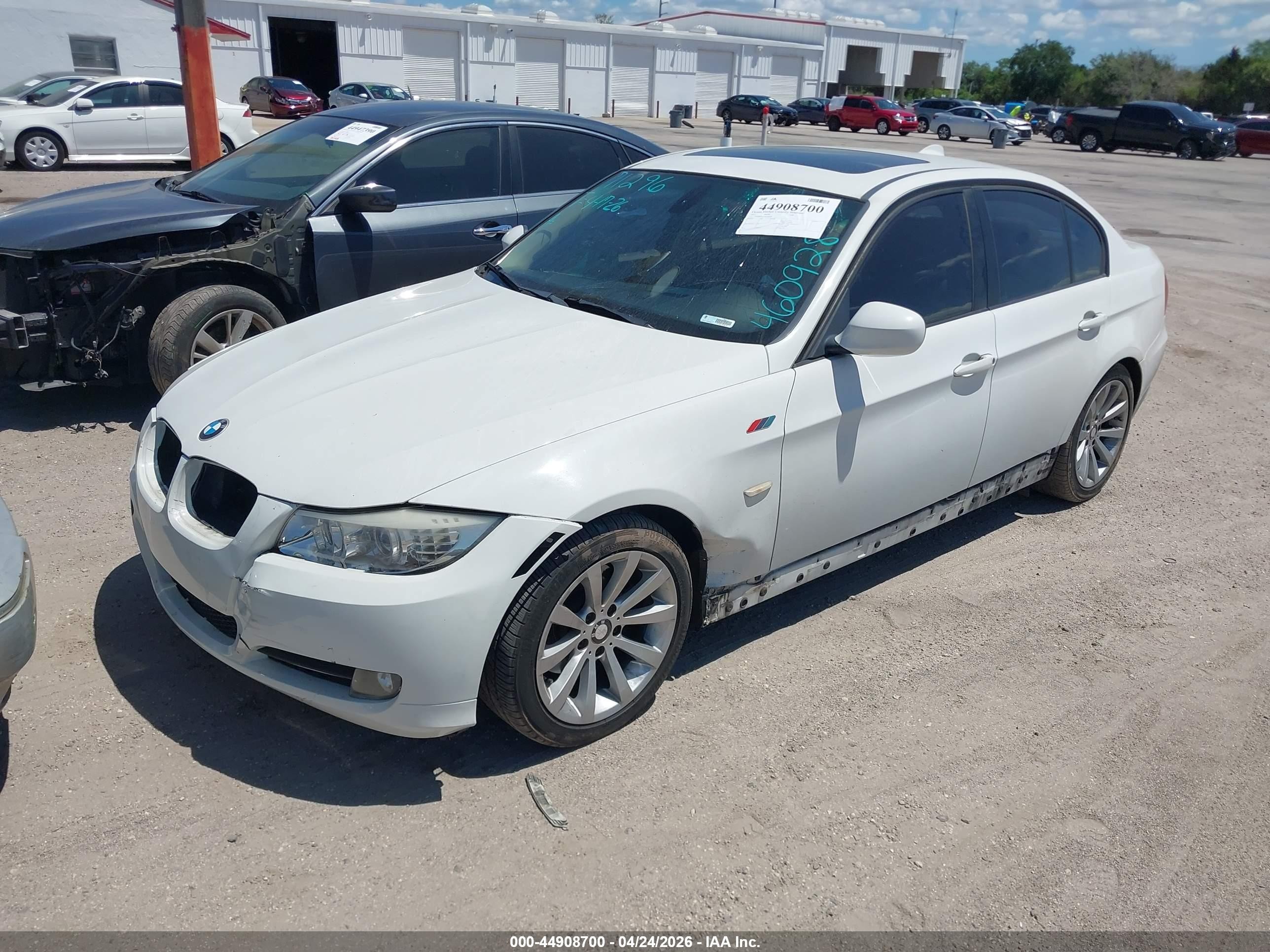 2011 Bmw 328i   White vin: WBAPH7C57BE460928