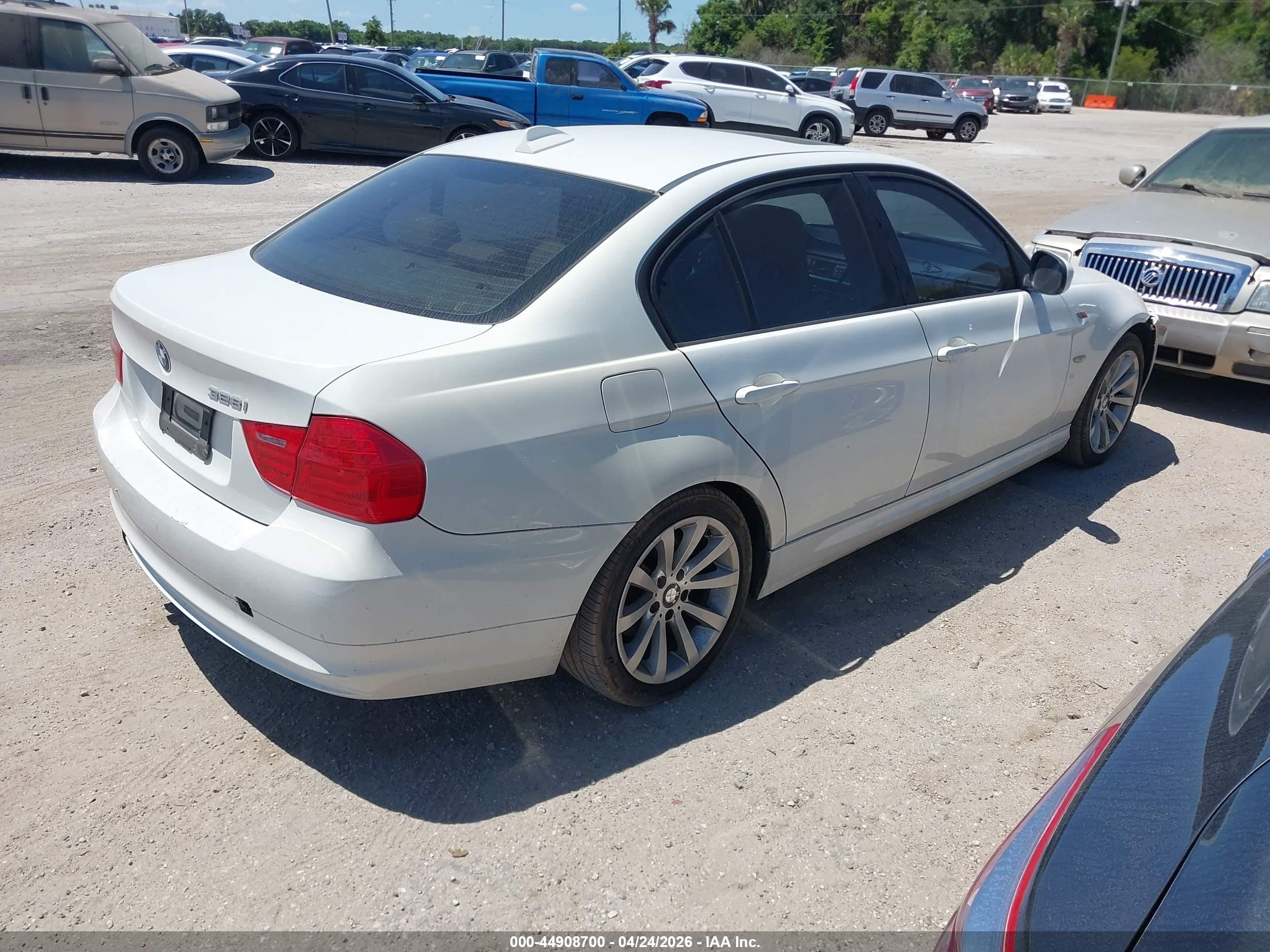 2011 Bmw 328i   White vin: WBAPH7C57BE460928