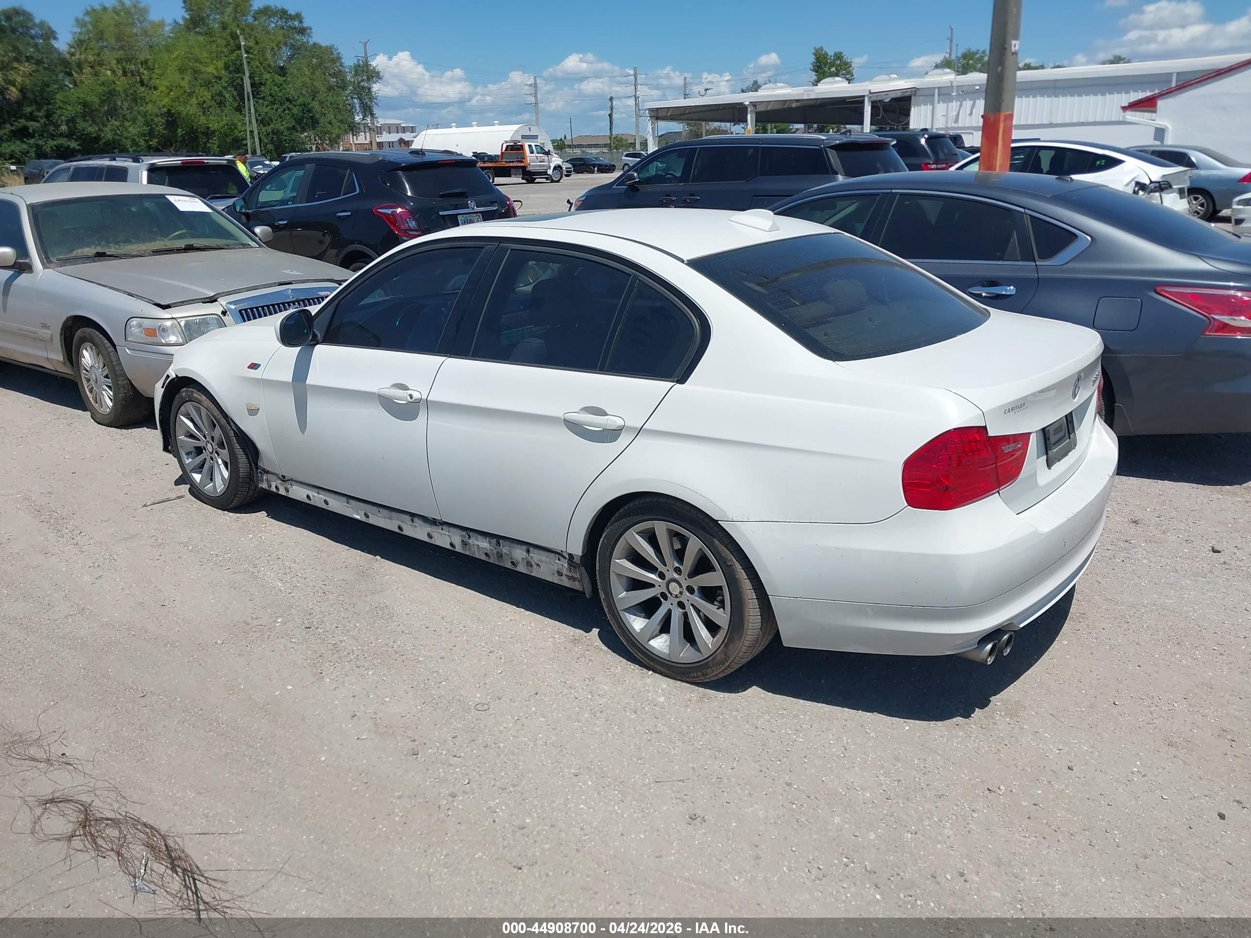 2011 Bmw 328i   White vin: WBAPH7C57BE460928