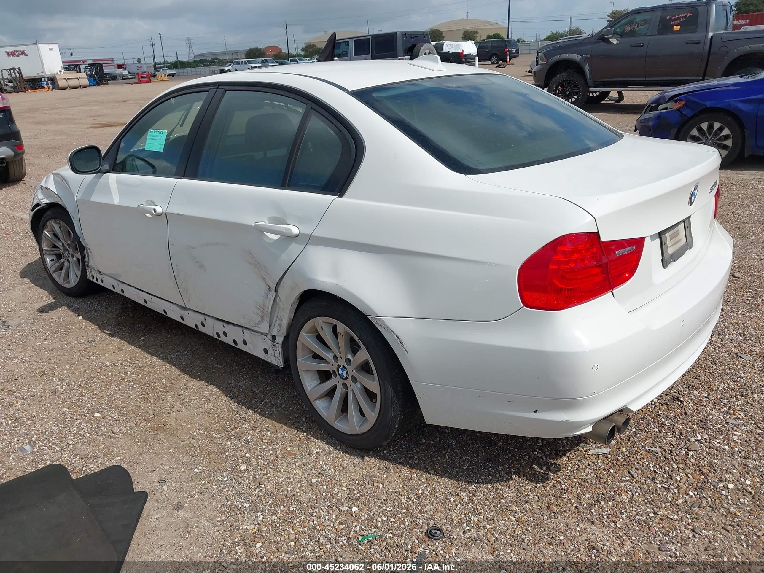 2011 Bmw 328i   White vin: WBAPH7C58BE461991