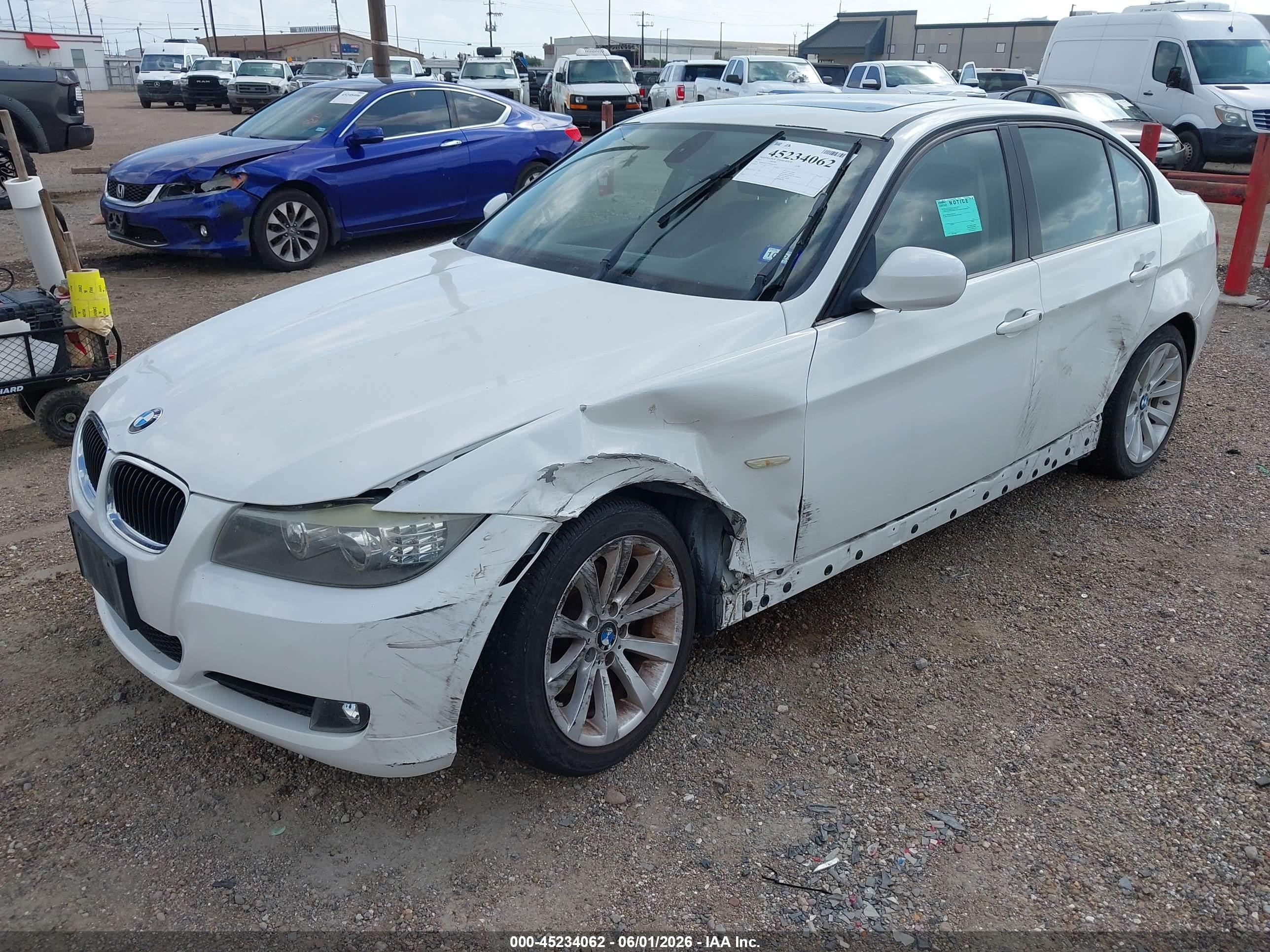 2011 Bmw 328i   White vin: WBAPH7C58BE461991