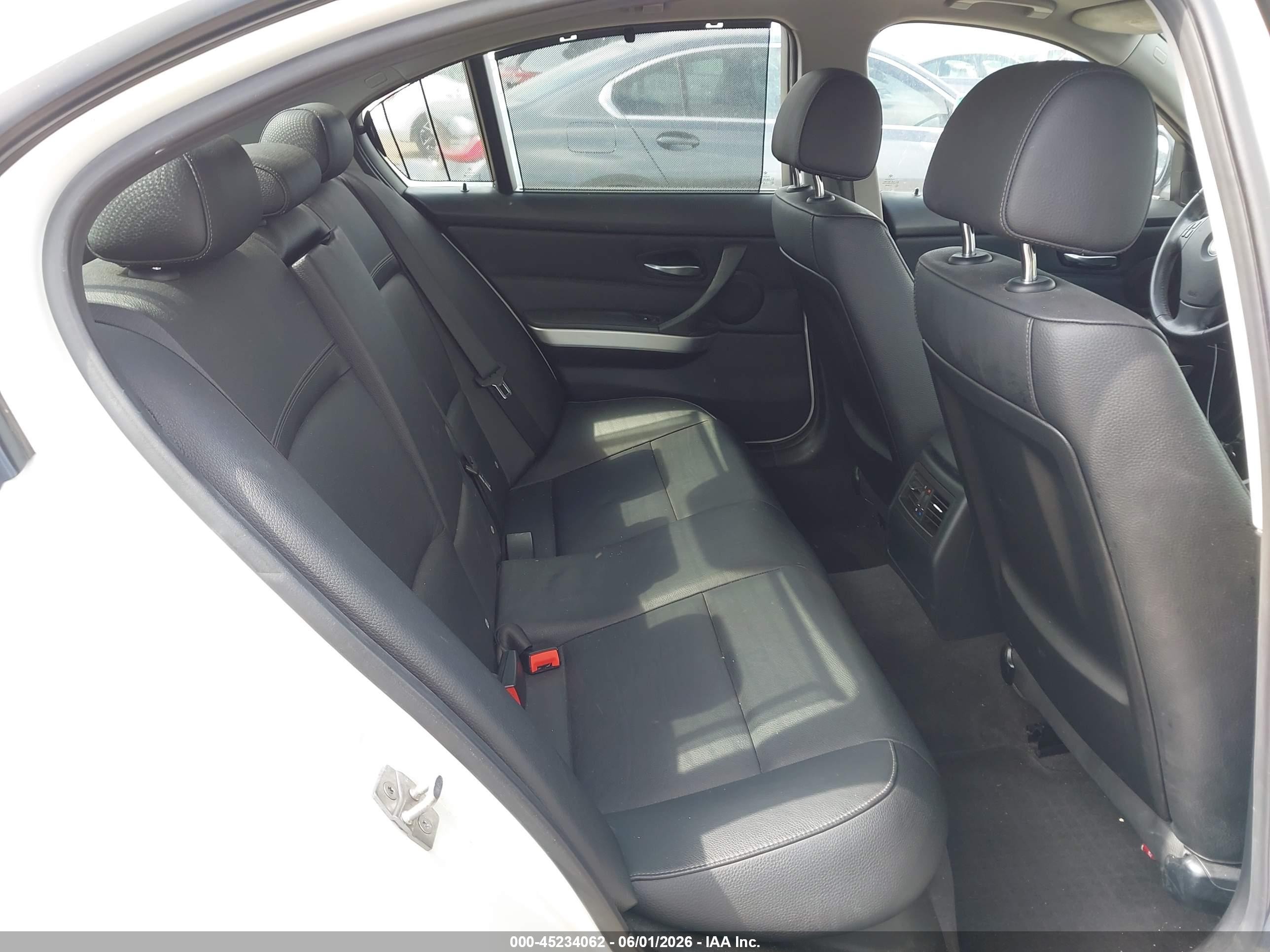 2011 Bmw 328i   White vin: WBAPH7C58BE461991