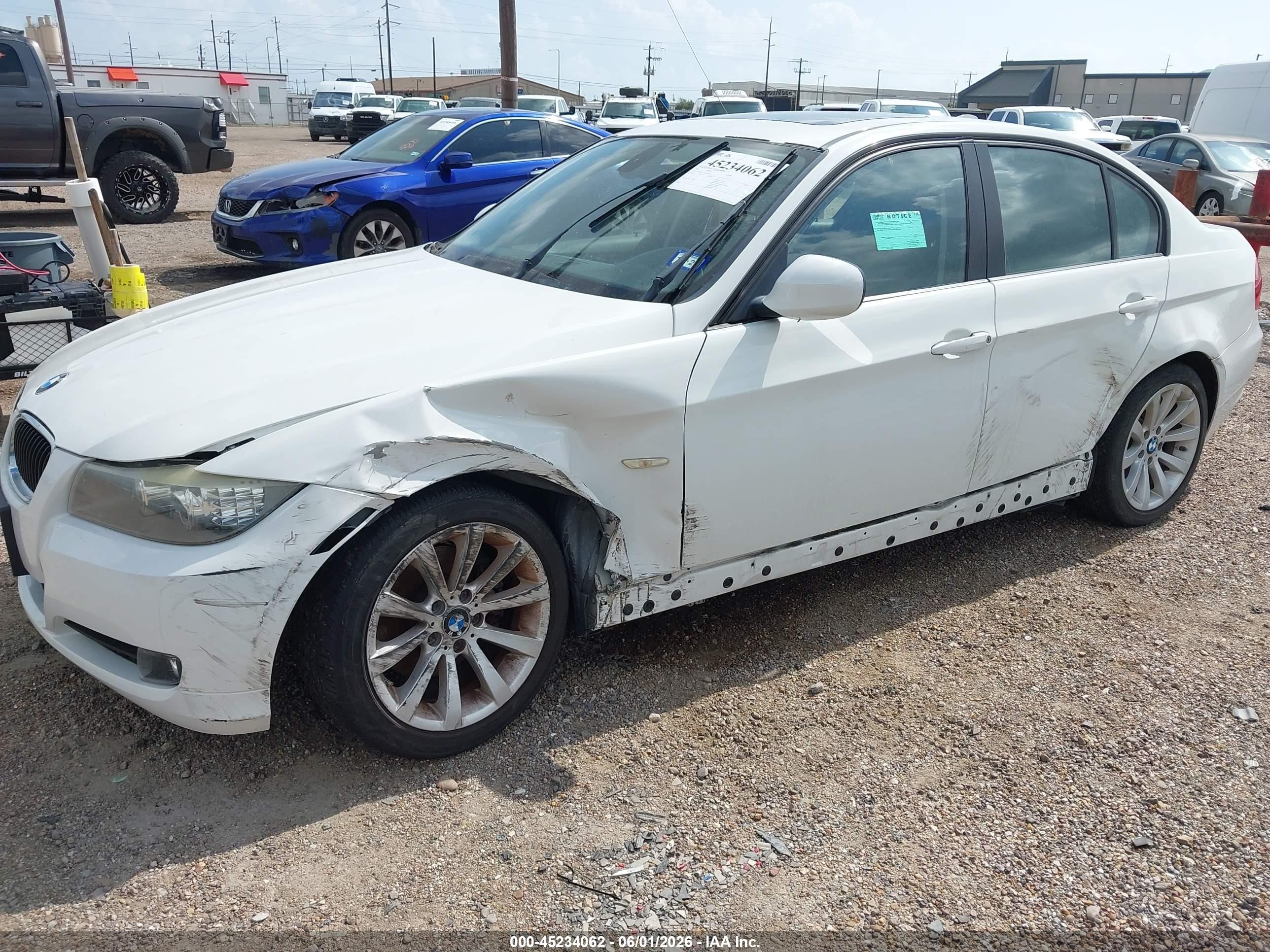 2011 Bmw 328i   White vin: WBAPH7C58BE461991