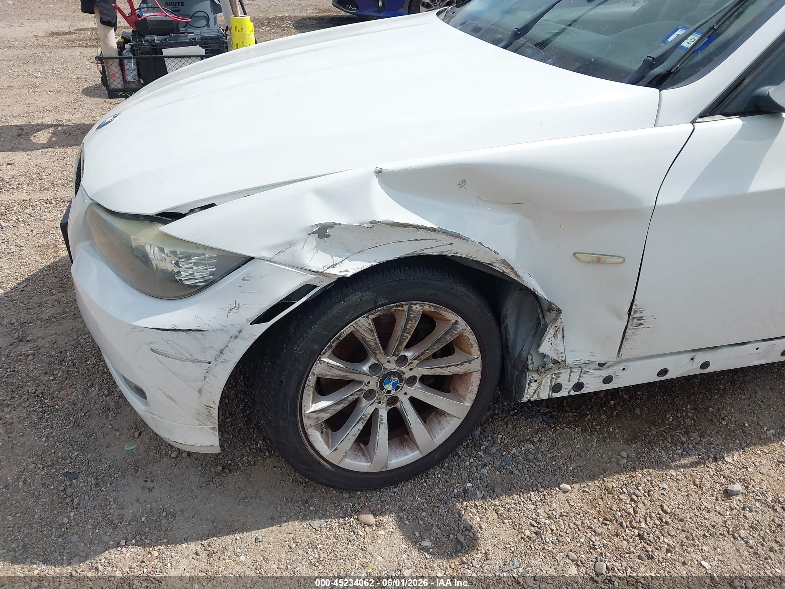 2011 Bmw 328i   White vin: WBAPH7C58BE461991
