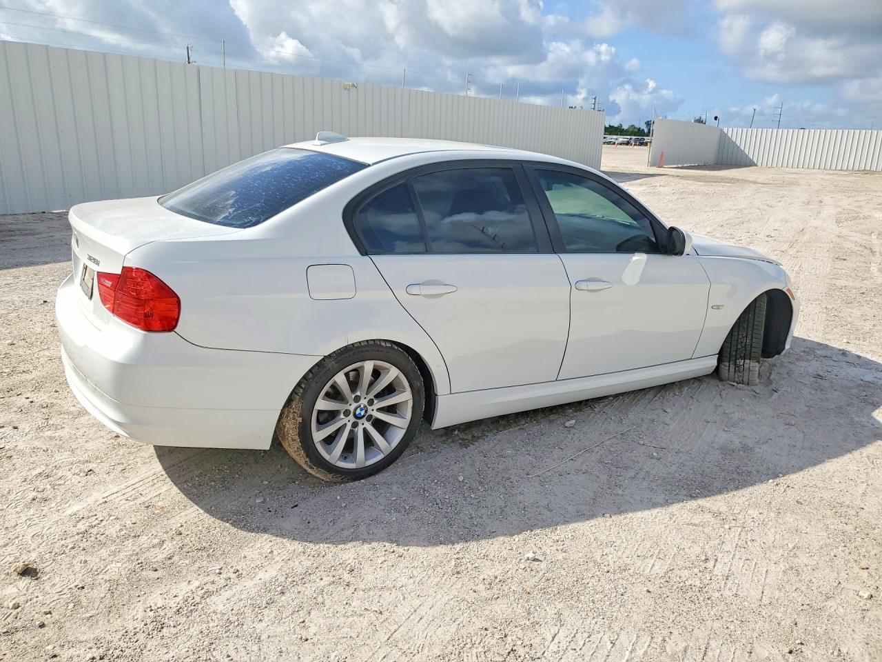 2011 Bmw 328 I White vin: WBAPH7C58BE682328