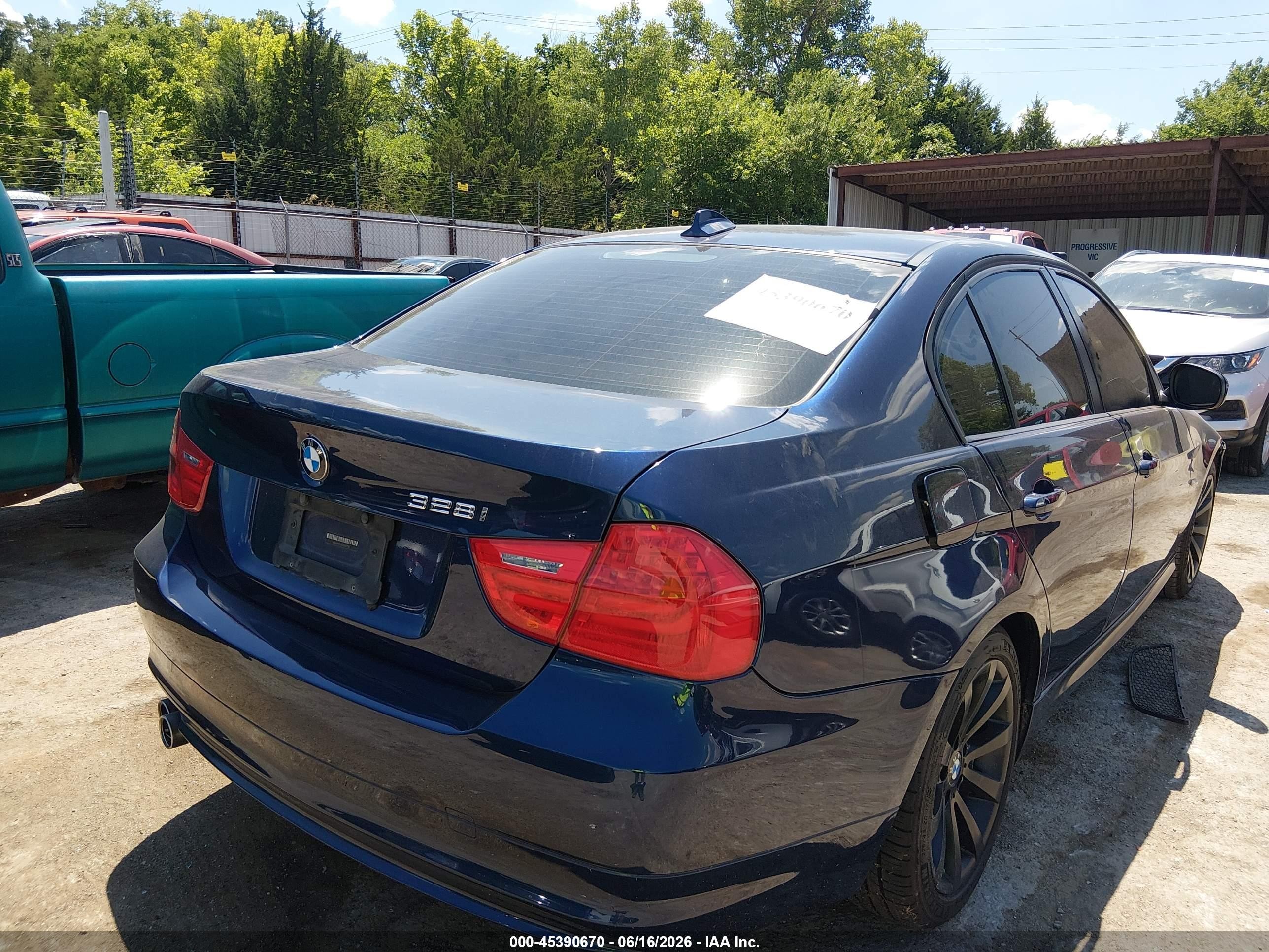 2011 Bmw 328i   Blue vin: WBAPH7C5XBE677115