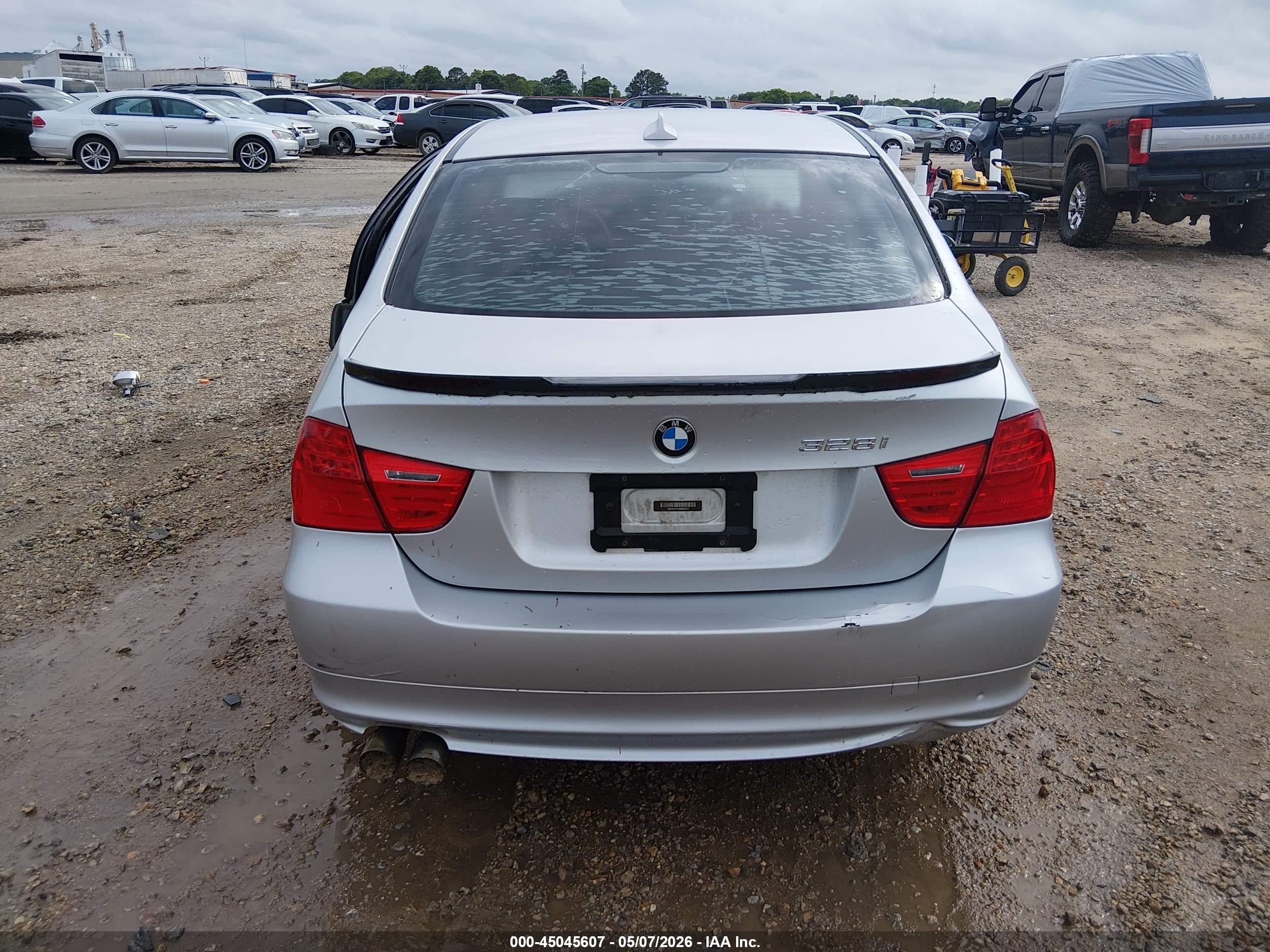 2011 Bmw 328i   Silver vin: WBAPH7C5XBE852205