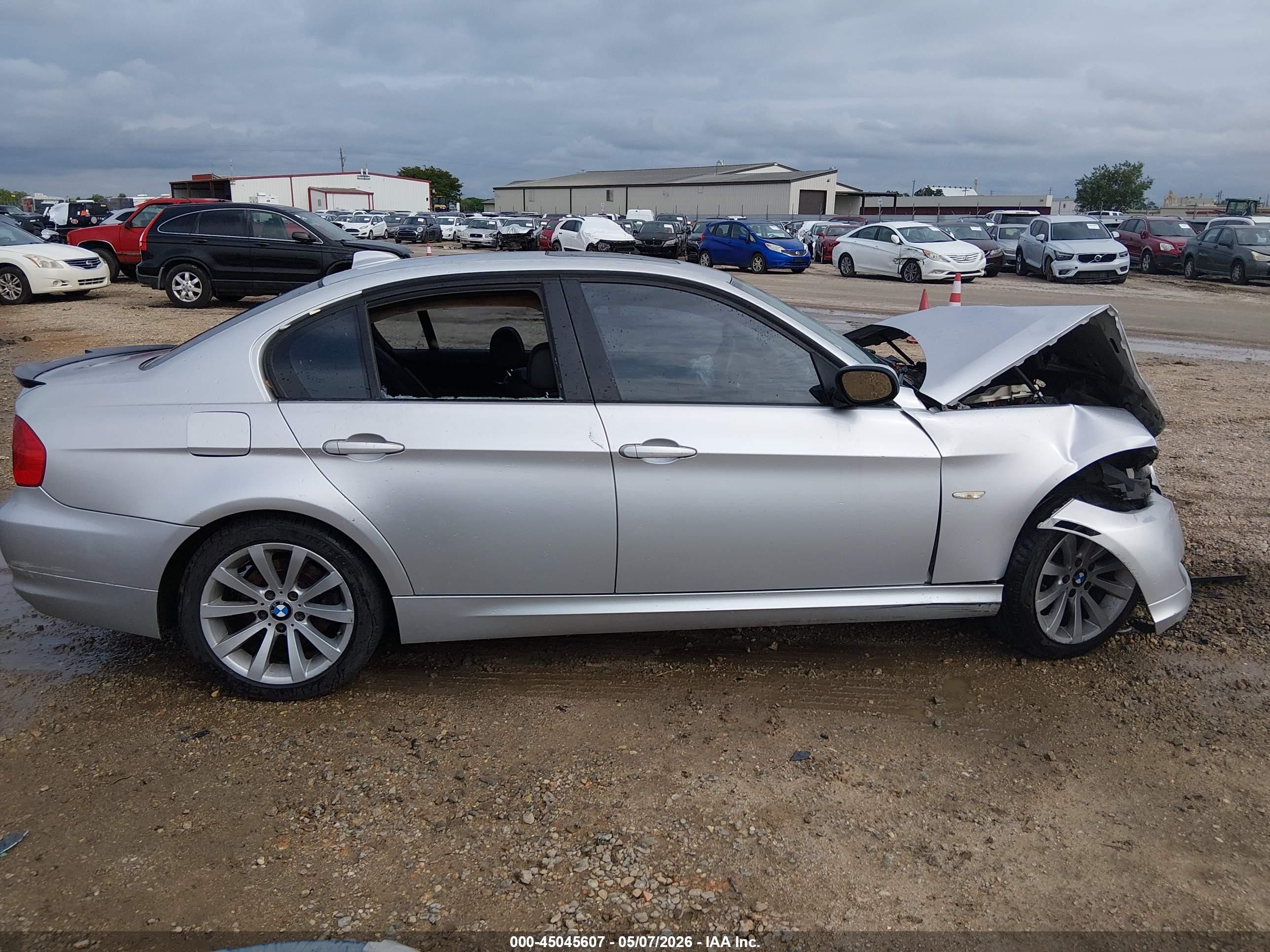 2011 Bmw 328i   Silver vin: WBAPH7C5XBE852205