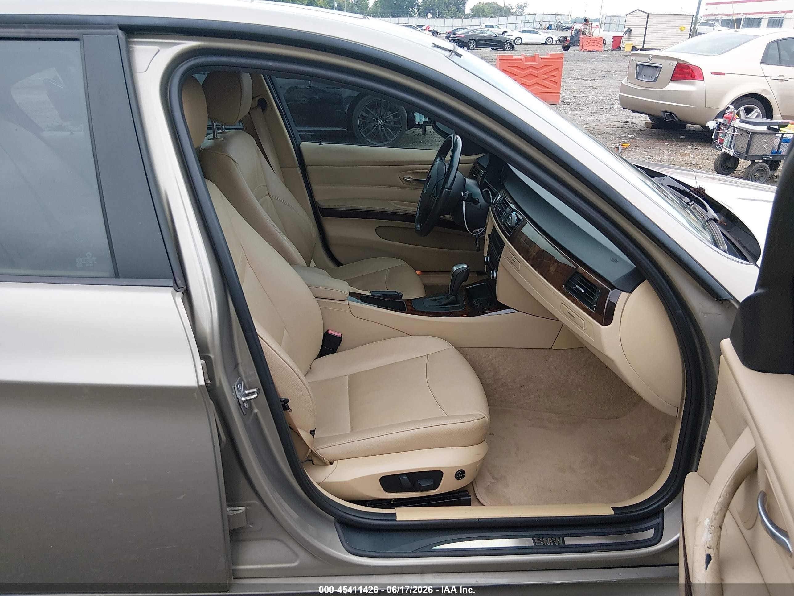 2011 Bmw 328i   Champagne vin: WBAPH7G51BNM56190