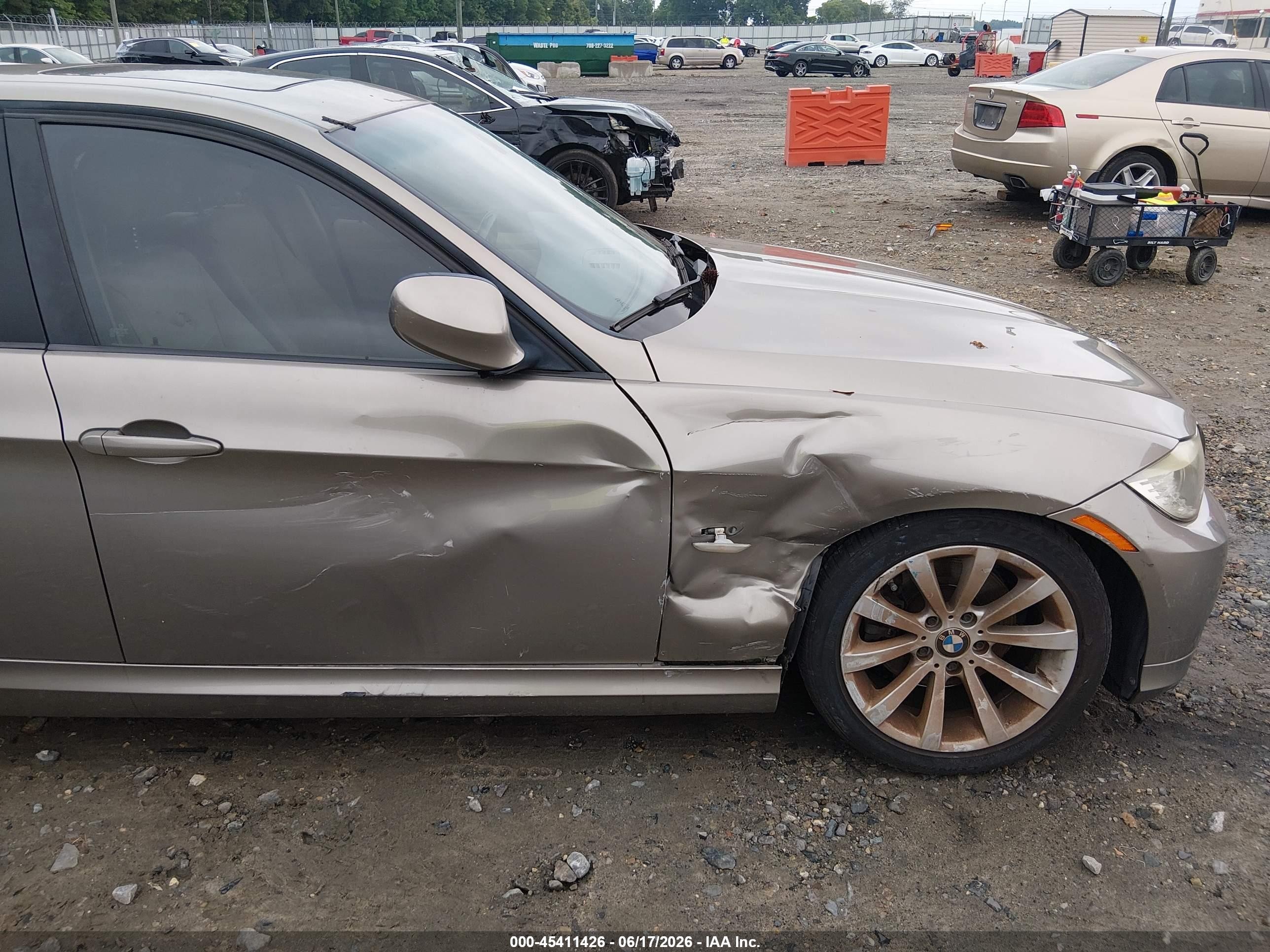 2011 Bmw 328i   Champagne vin: WBAPH7G51BNM56190