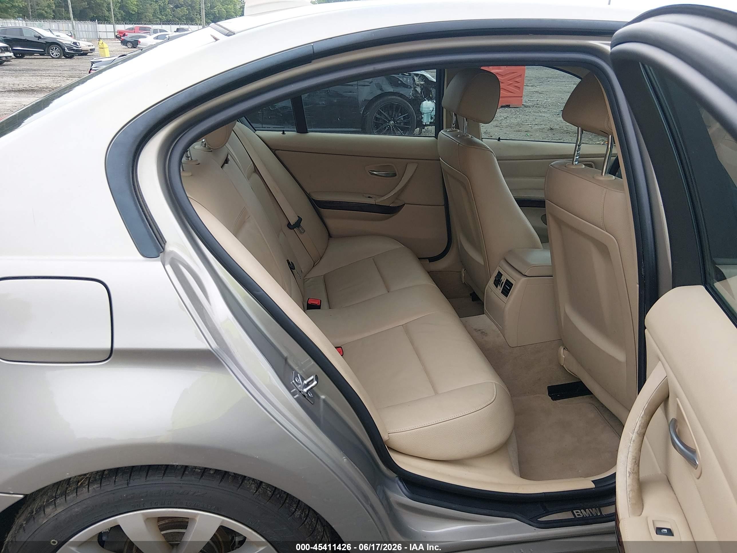2011 Bmw 328i   Champagne vin: WBAPH7G51BNM56190