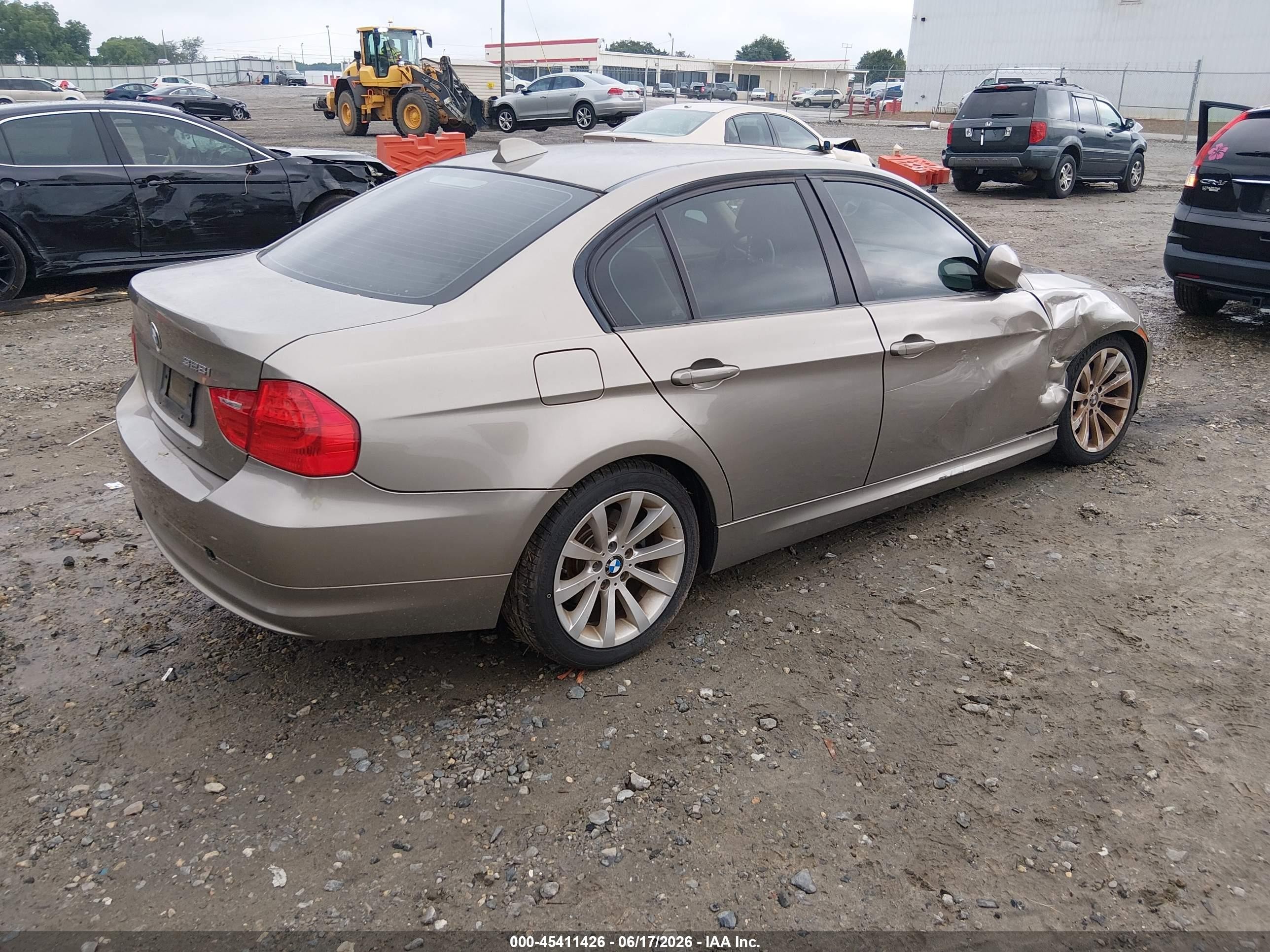 2011 Bmw 328i   Champagne vin: WBAPH7G51BNM56190