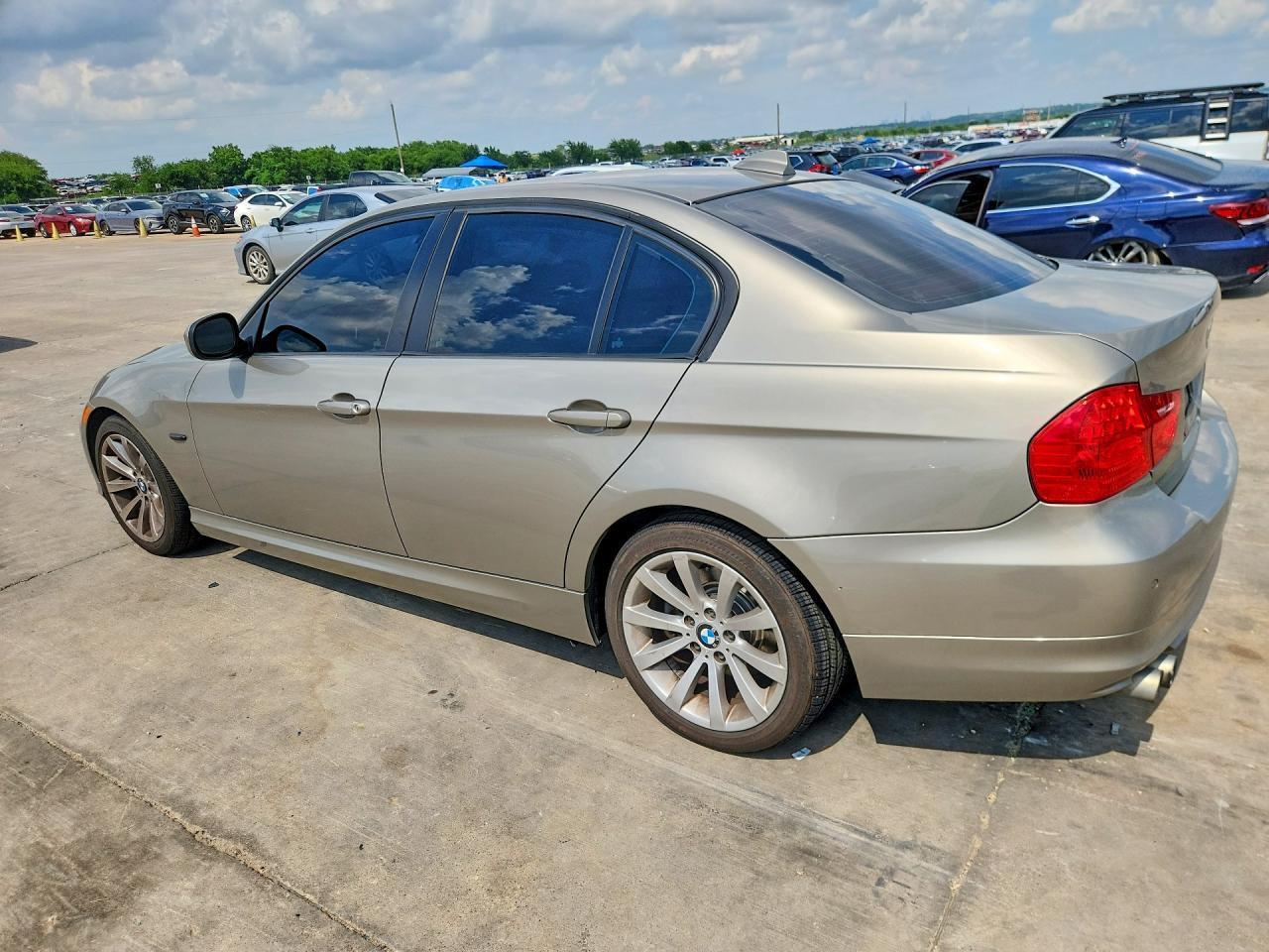 2011 Bmw 3 Series 328i Коричневый vin: WBAPH7G51BNM58375