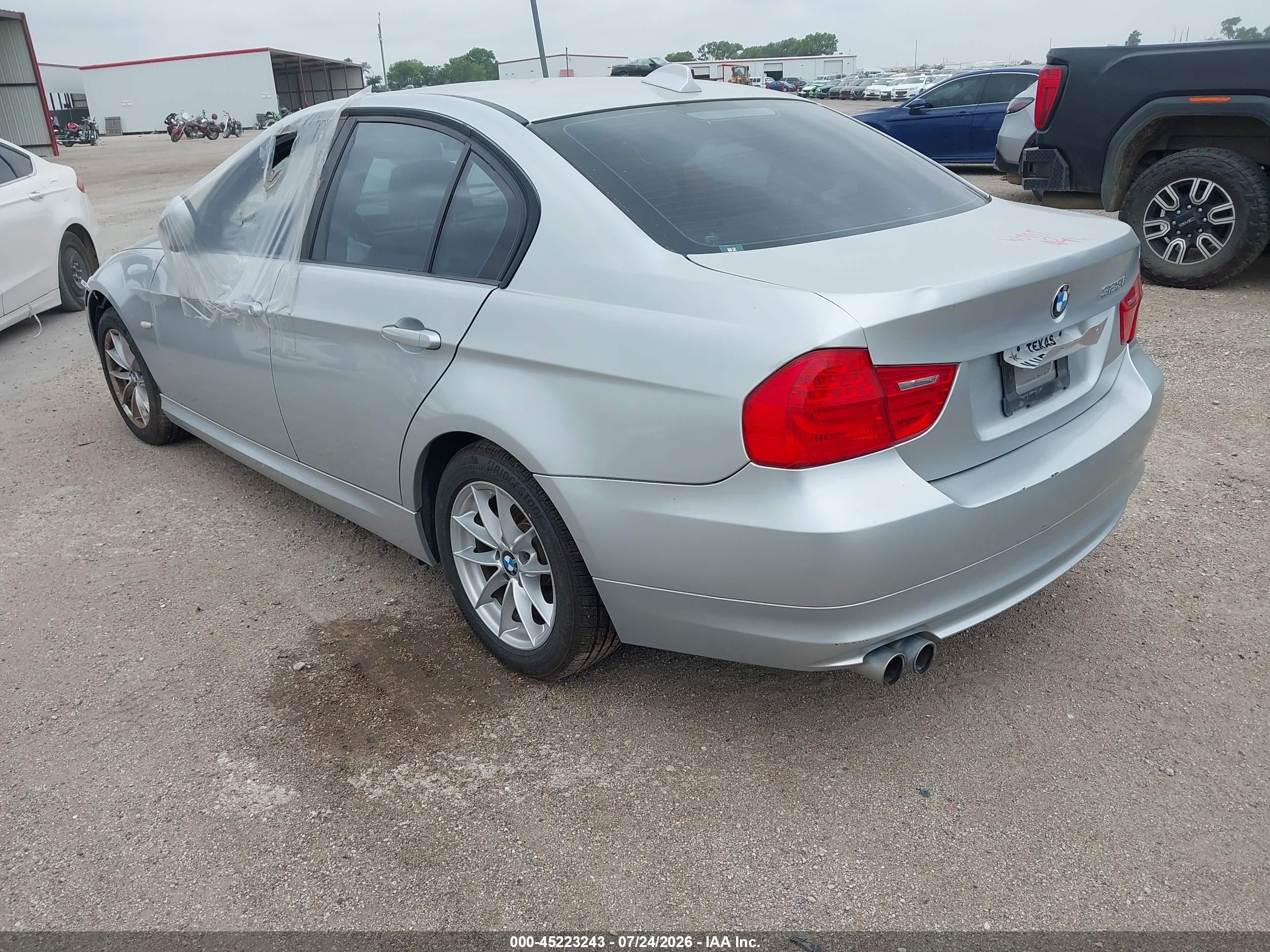 2010 Bmw 328i   Silver vin: WBAPH7G52ANM51515