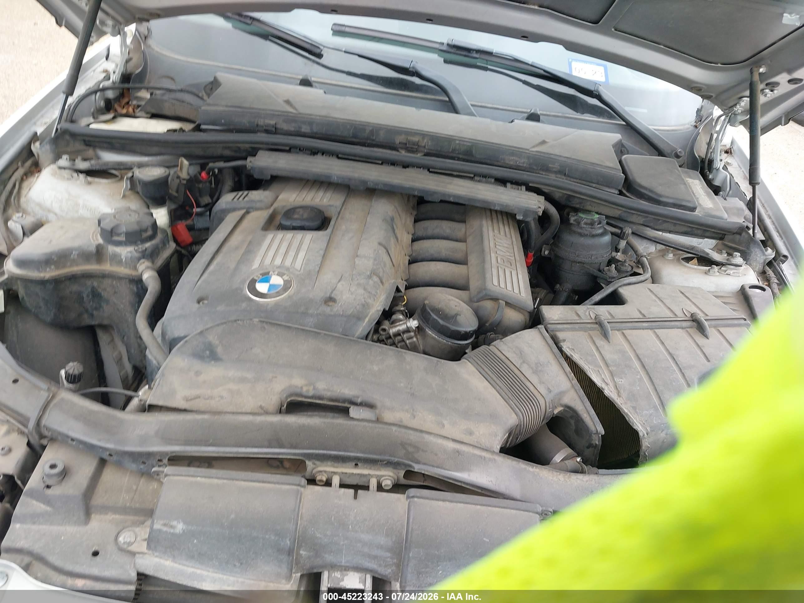 2010 Bmw 328i   Silver vin: WBAPH7G52ANM51515