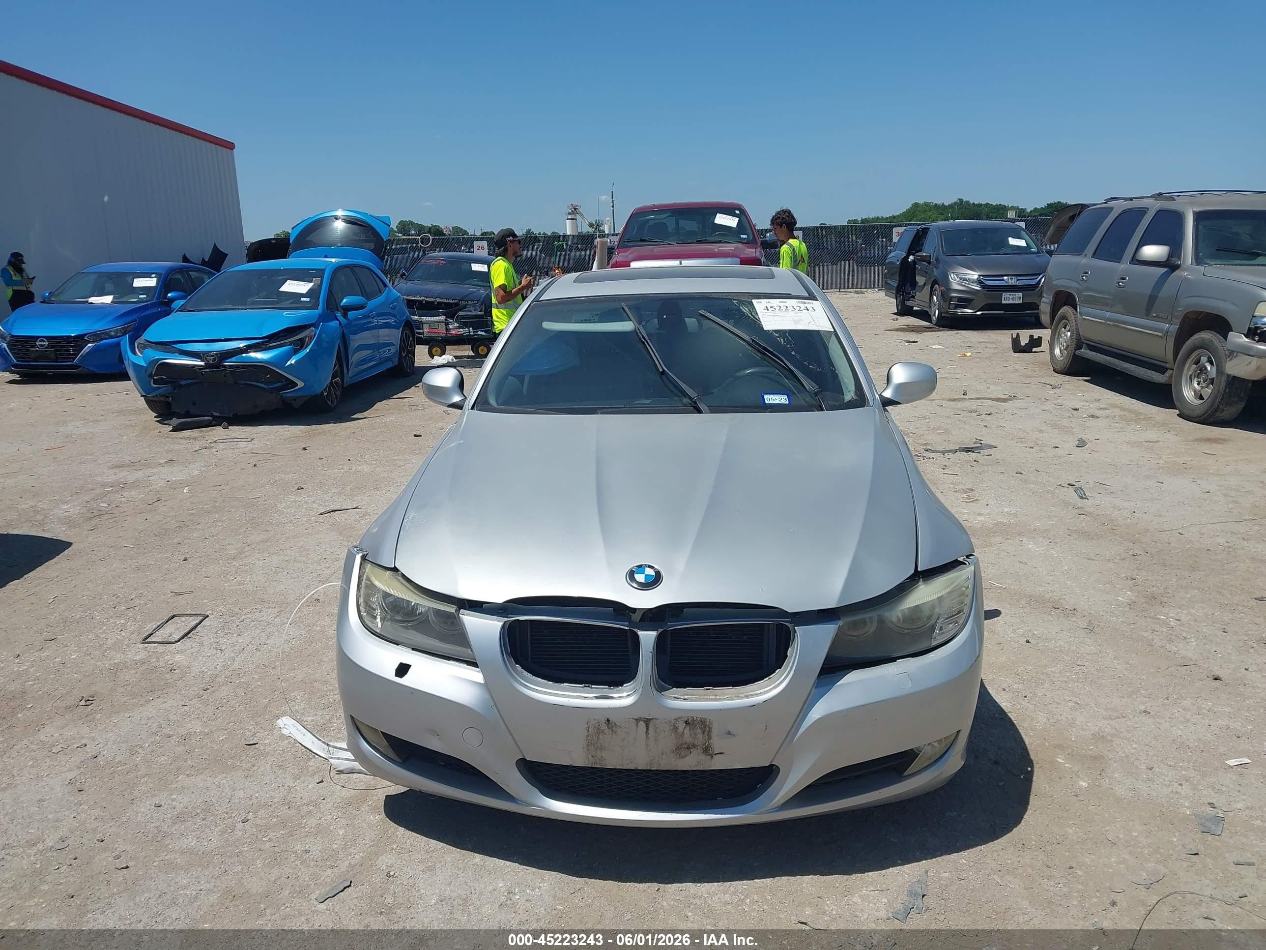 2010 Bmw 328i   Silver vin: WBAPH7G52ANM51515