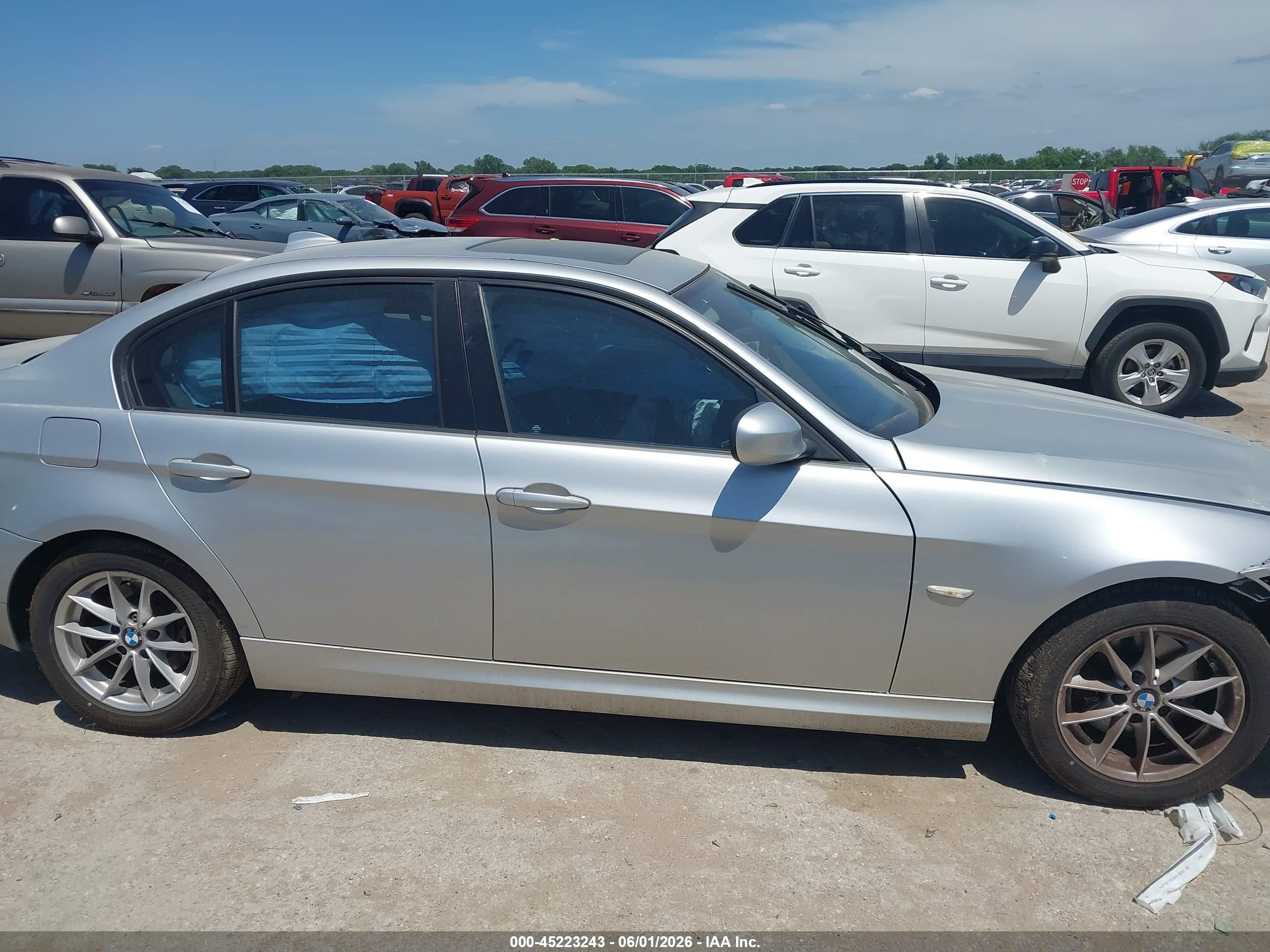 2010 Bmw 328i   Silver vin: WBAPH7G52ANM51515