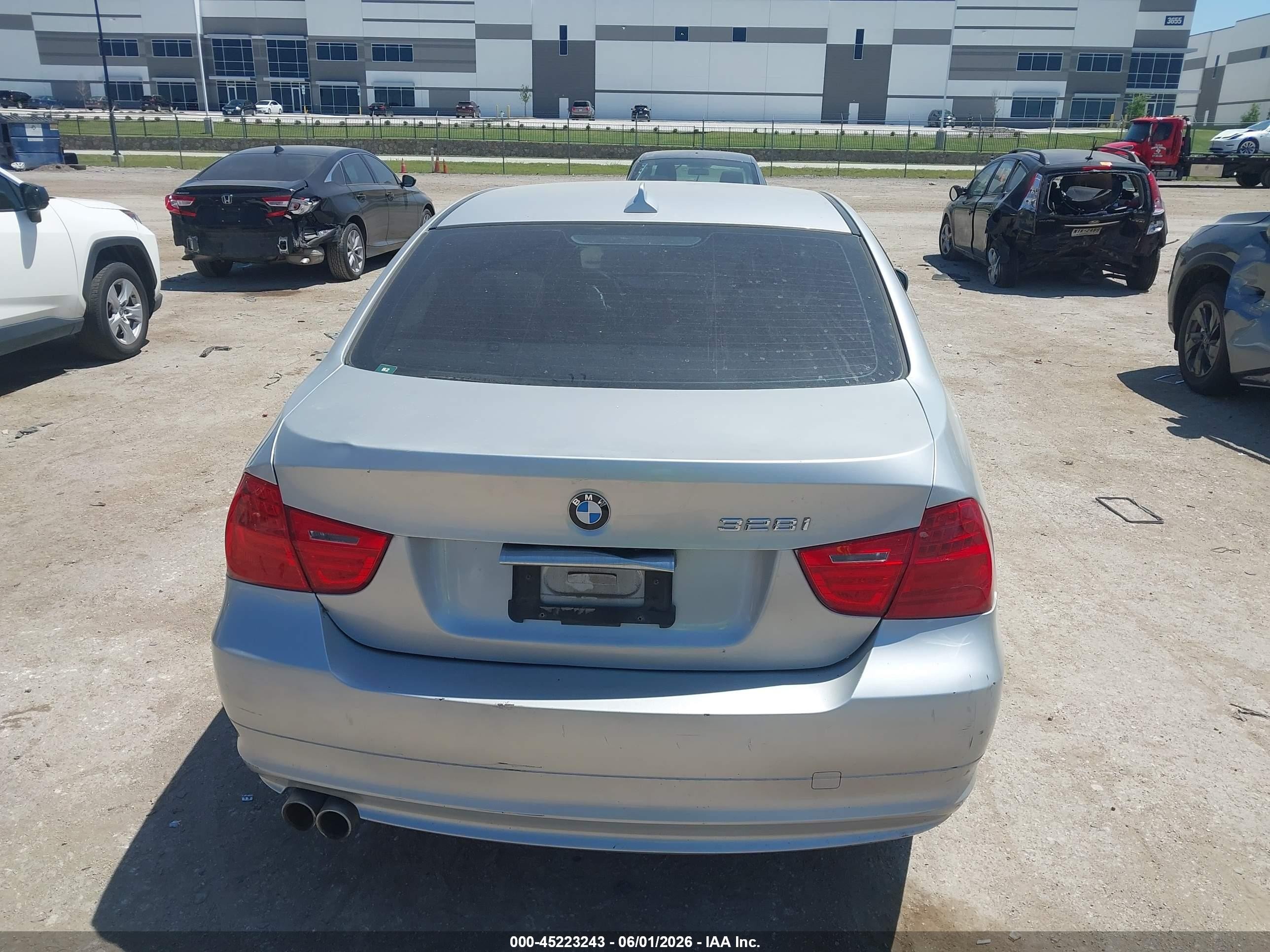 2010 Bmw 328i   Silver vin: WBAPH7G52ANM51515
