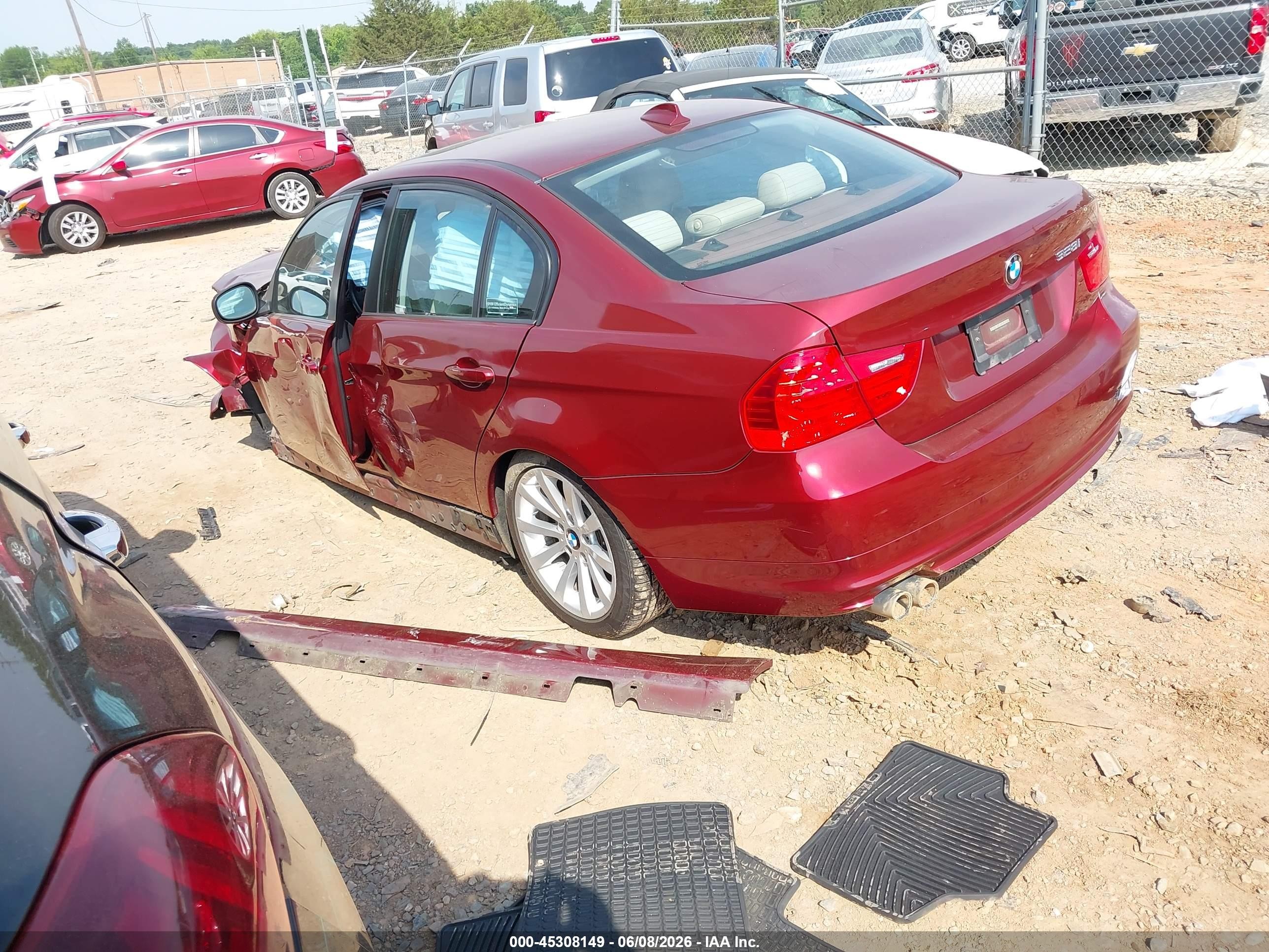 2011 Bmw 328i   Burgundy vin: WBAPH7G52BNN06420