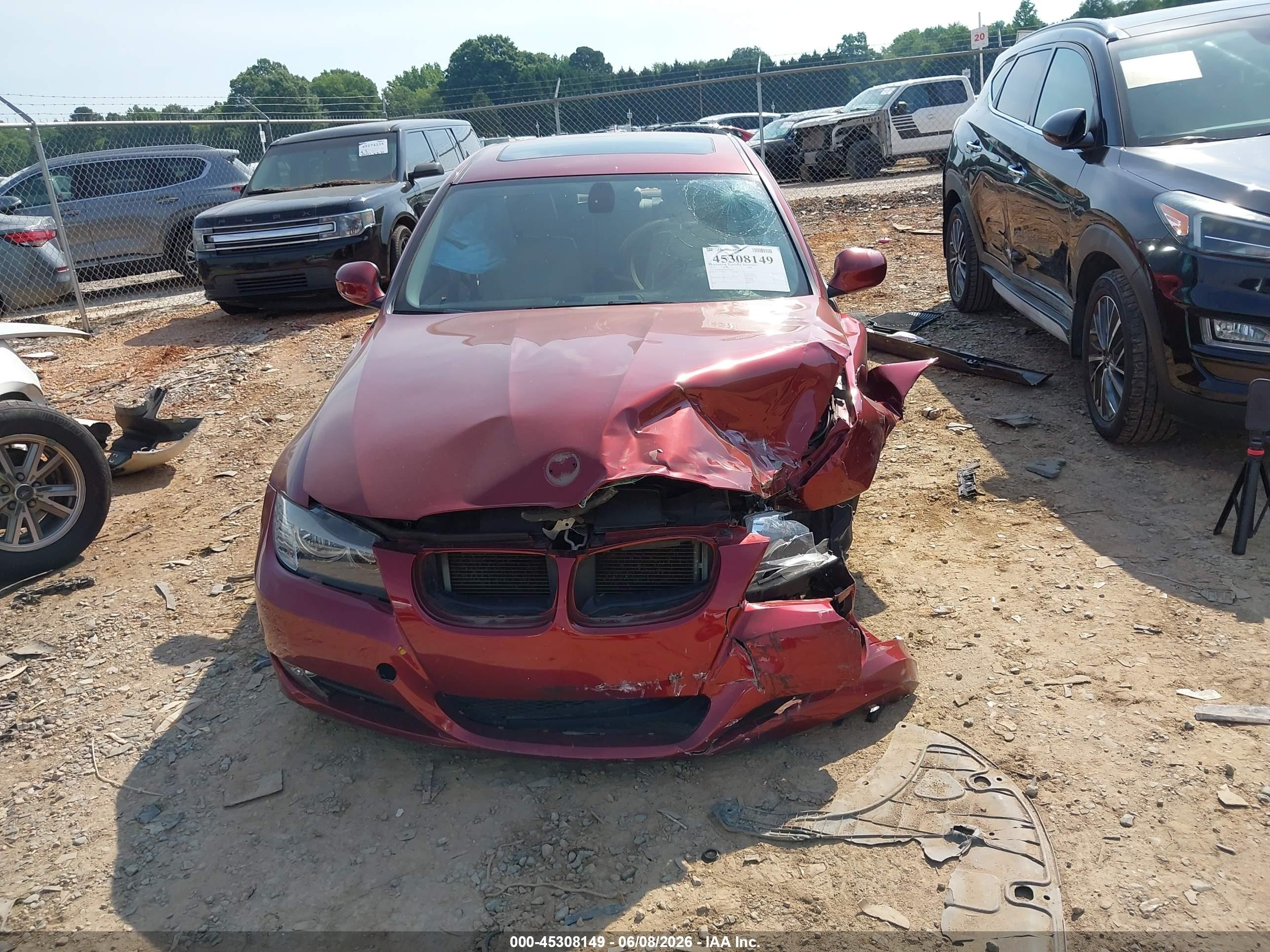 2011 Bmw 328i   Burgundy vin: WBAPH7G52BNN06420