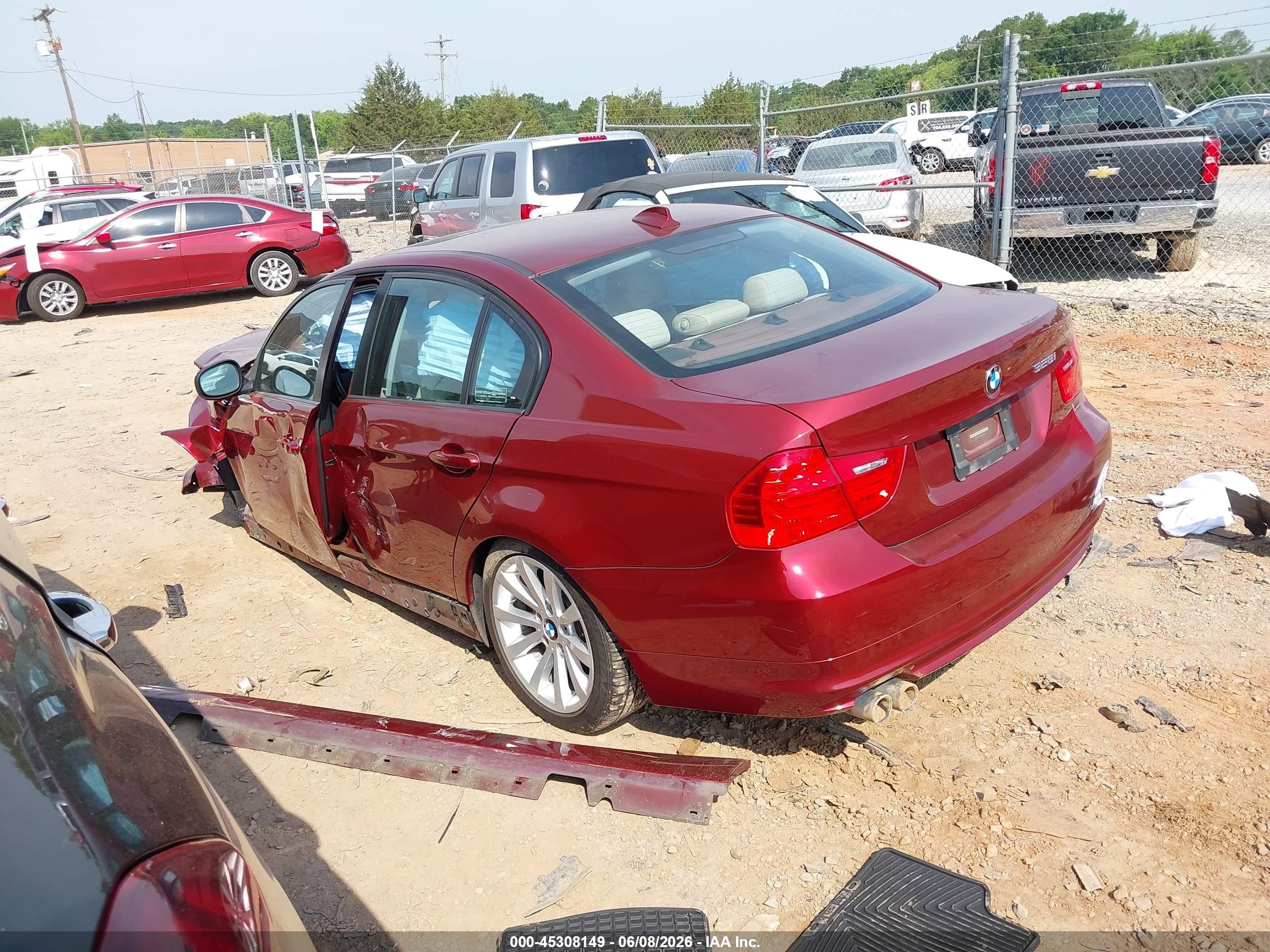 2011 Bmw 328i   Burgundy vin: WBAPH7G52BNN06420